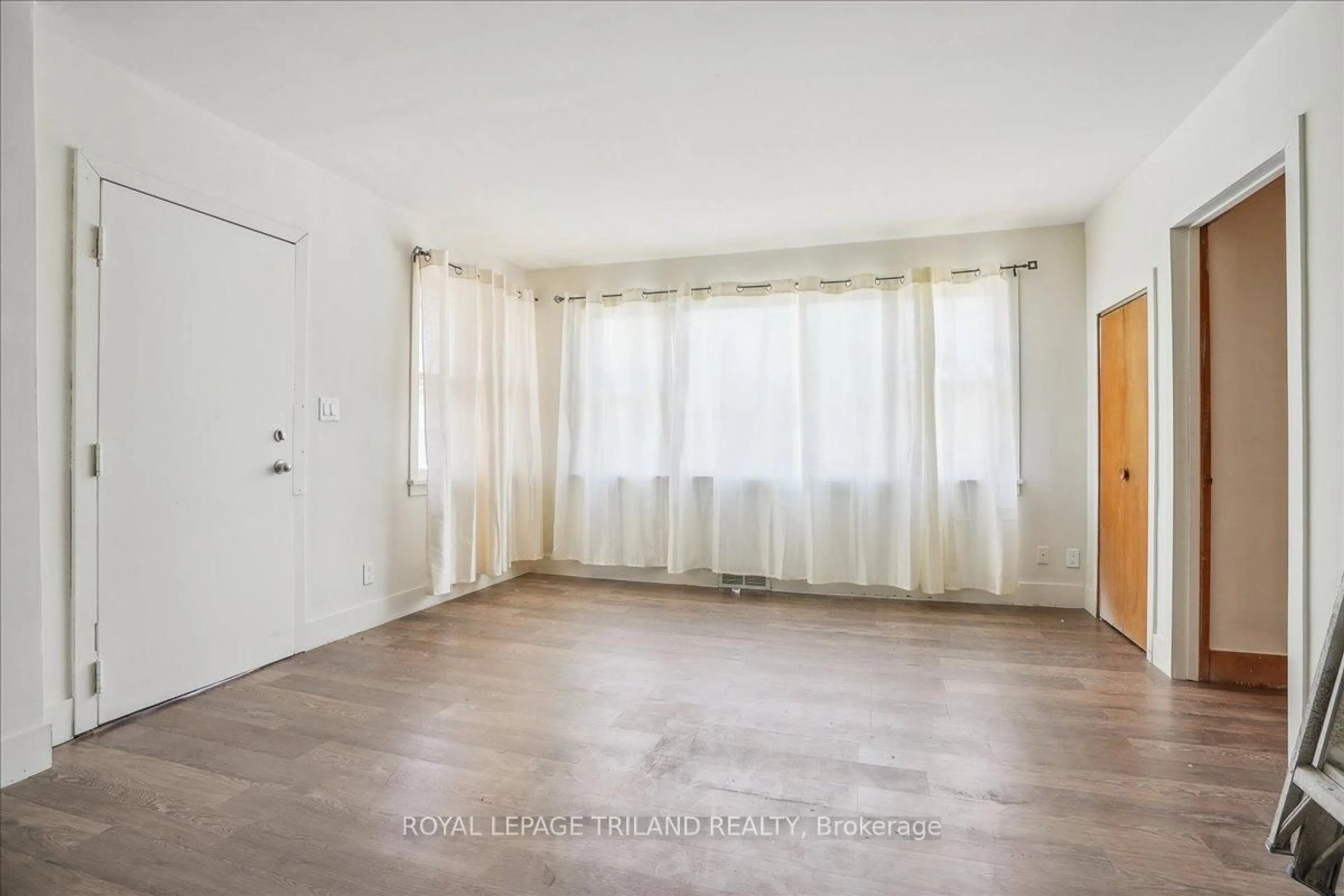 A pic of a room for 85 Kent St, Norfolk Ontario N3Y 3S3