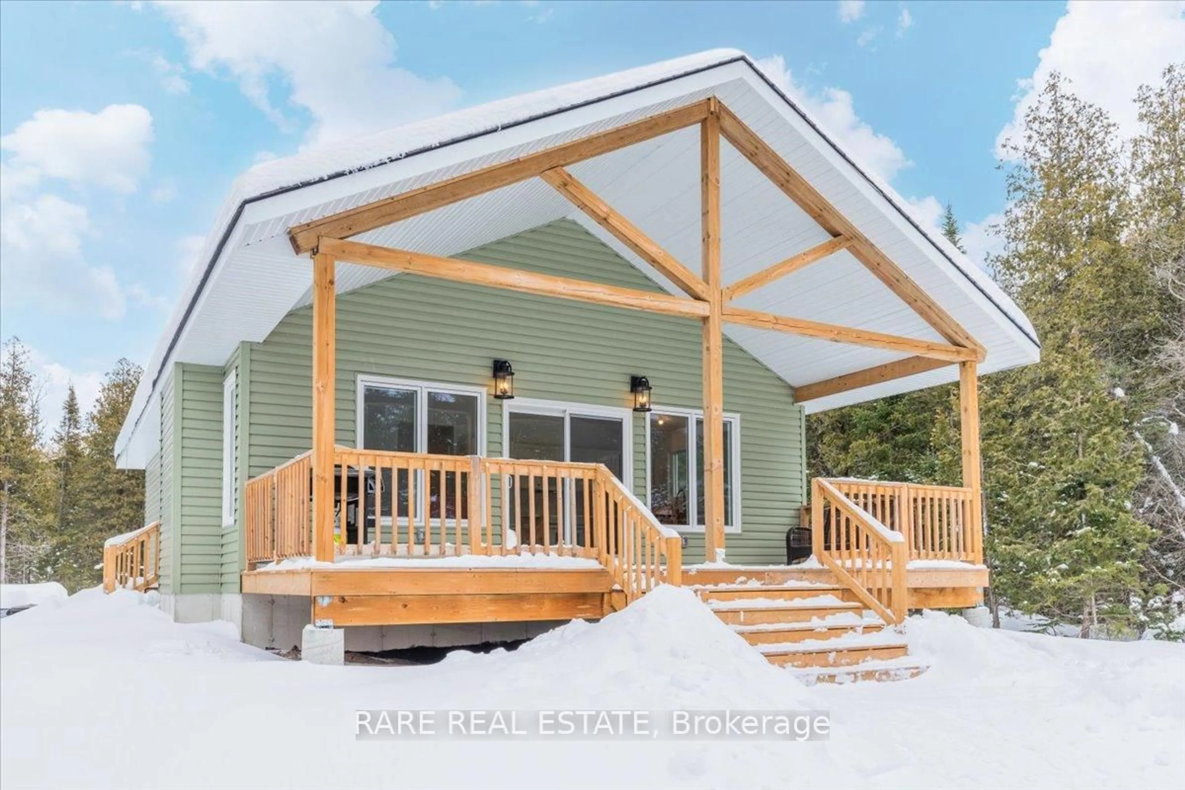 Home with vinyl exterior material, building for 6 Pike St, Northern Bruce Peninsula Ontario N0H 1W0