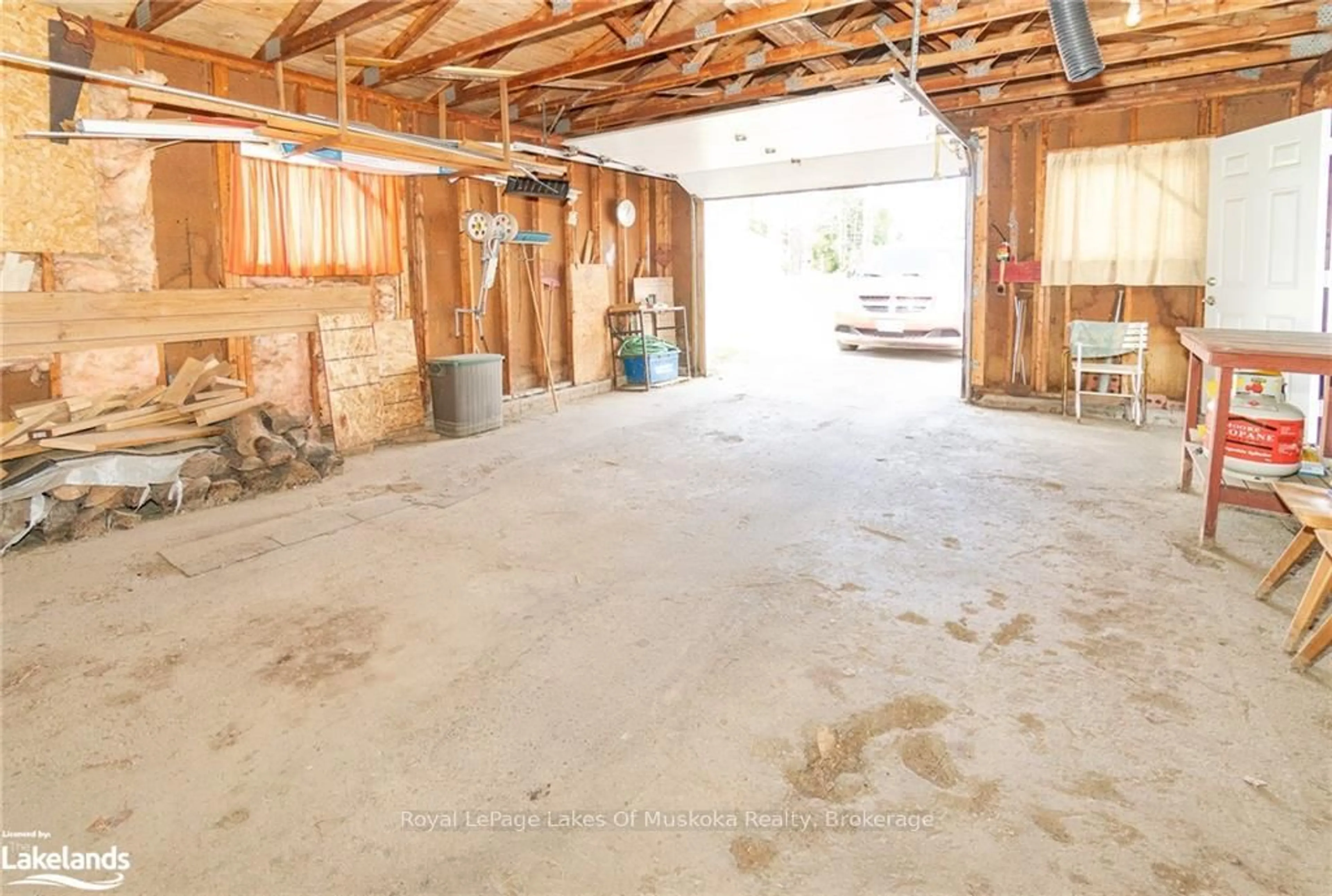Indoor garage for 161 FOREST LAKE Rd, Strong Ontario P0A 1Z0