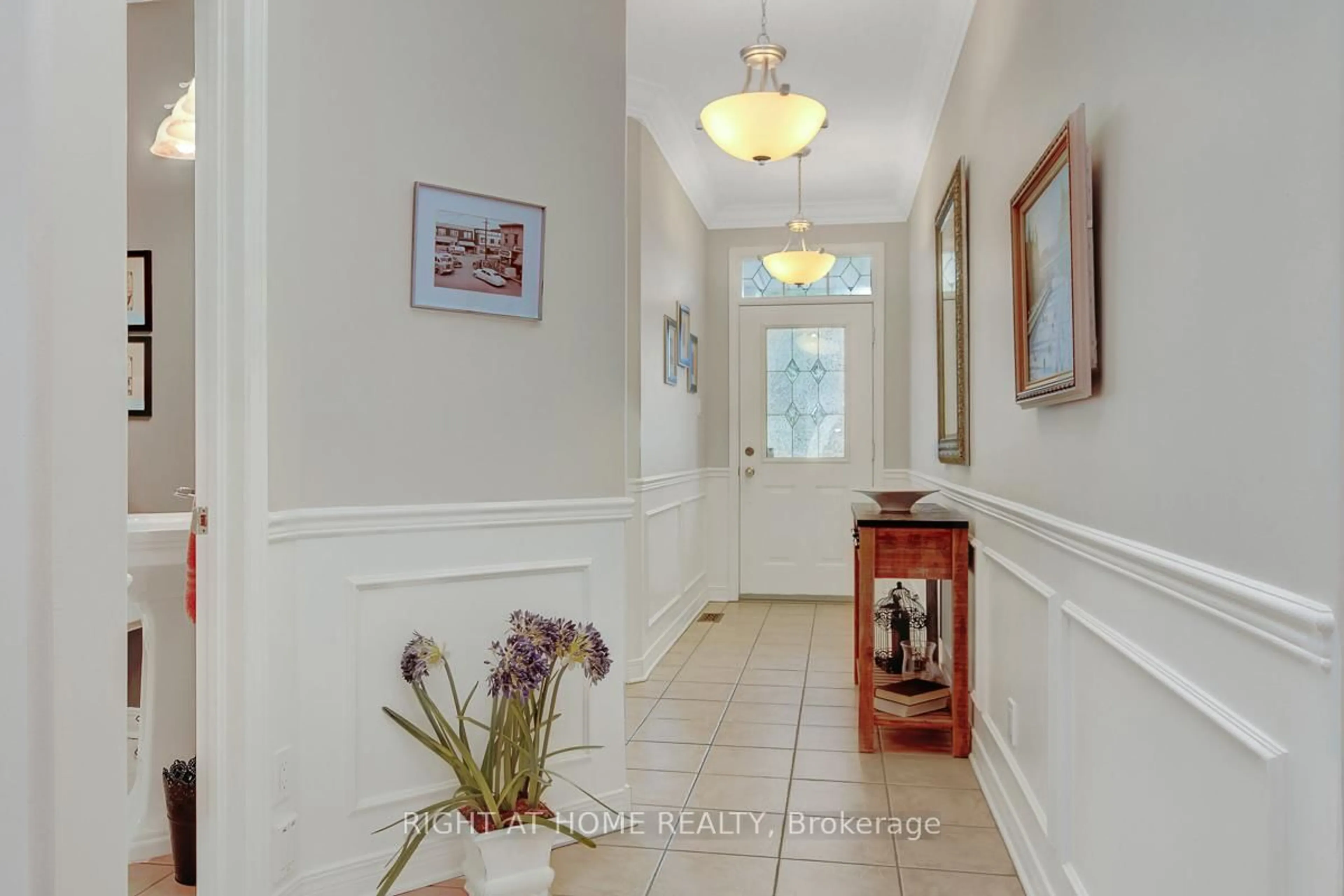 Indoor foyer for 11 Sable Run Dr, Ottawa Ontario K2S 1W2