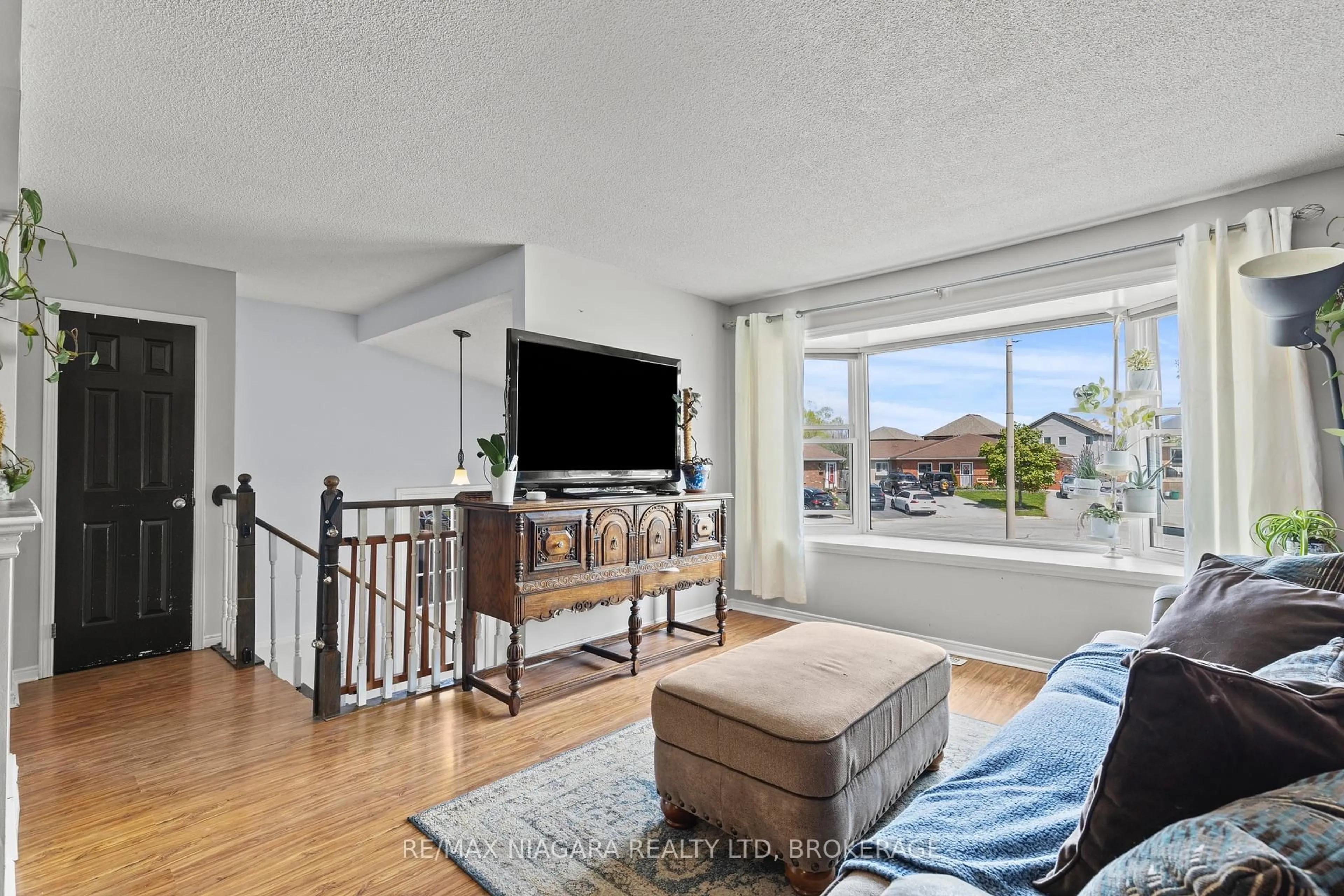Living room with furniture, unknown for 6 Marc Crt, Welland Ontario L3B 5X2