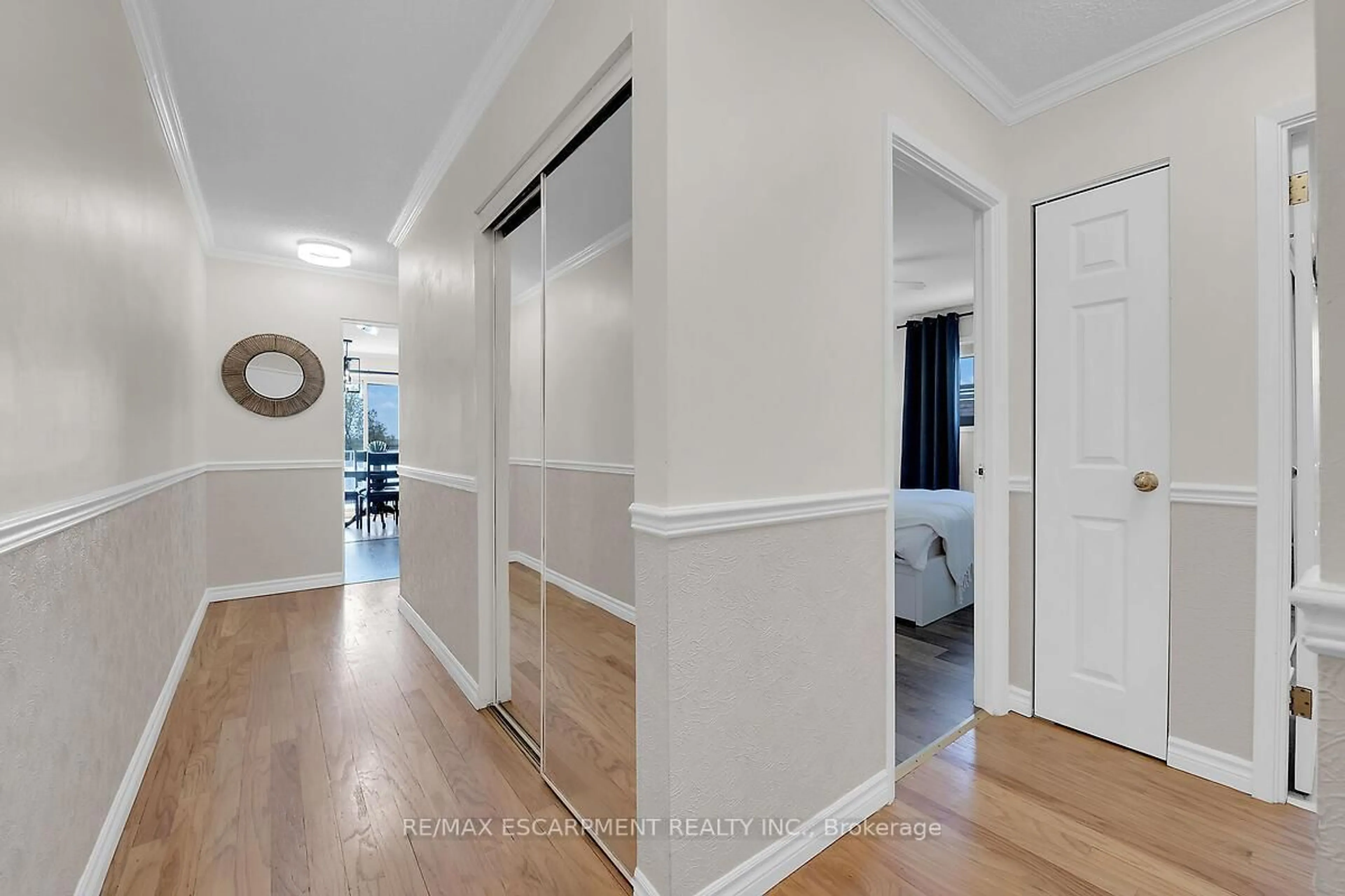 Indoor entryway for 57 Conroy Cres #304, Guelph Ontario N1G 2V5