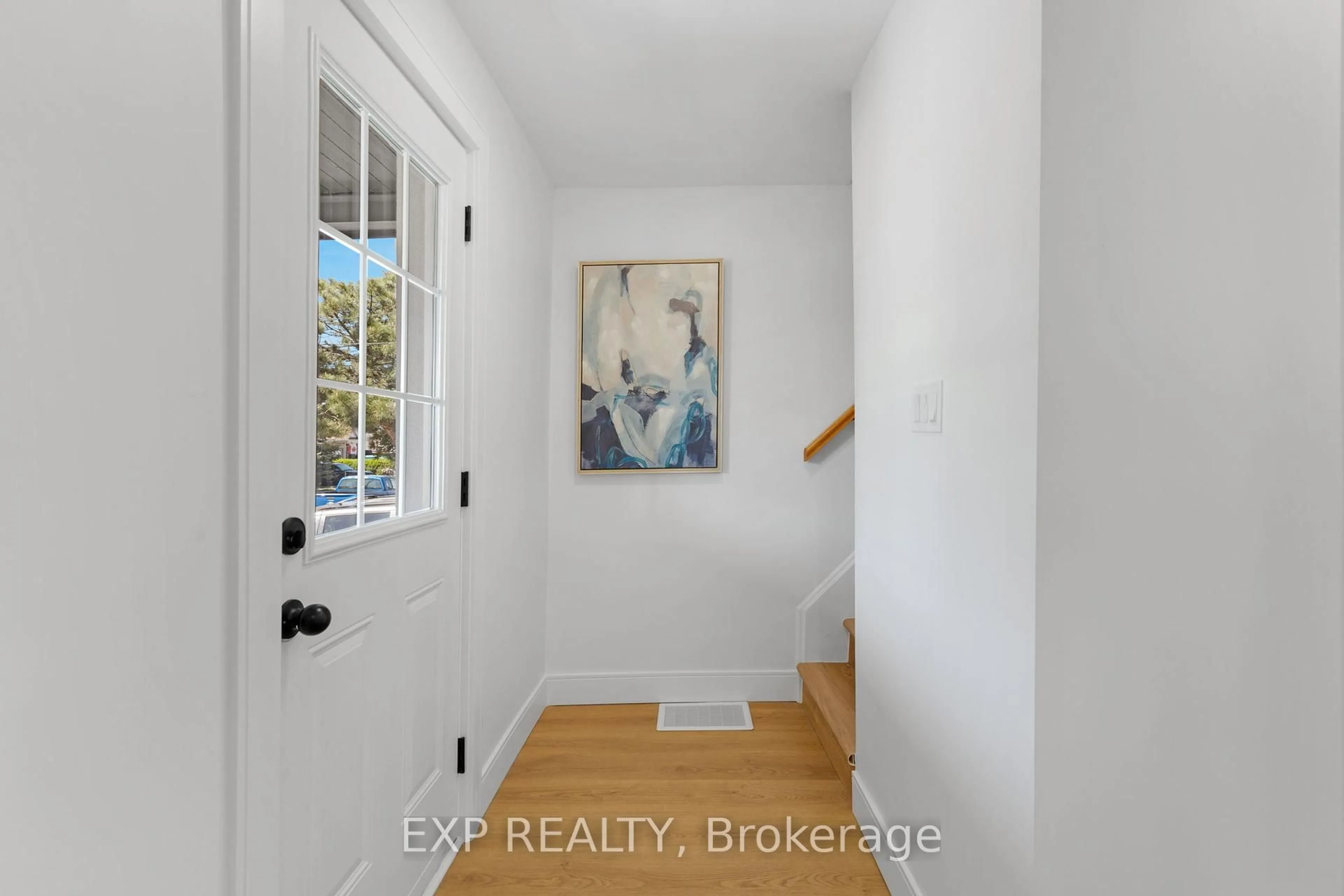 Indoor entryway for 62 Norman St, Hamilton Ontario L8H 4J5