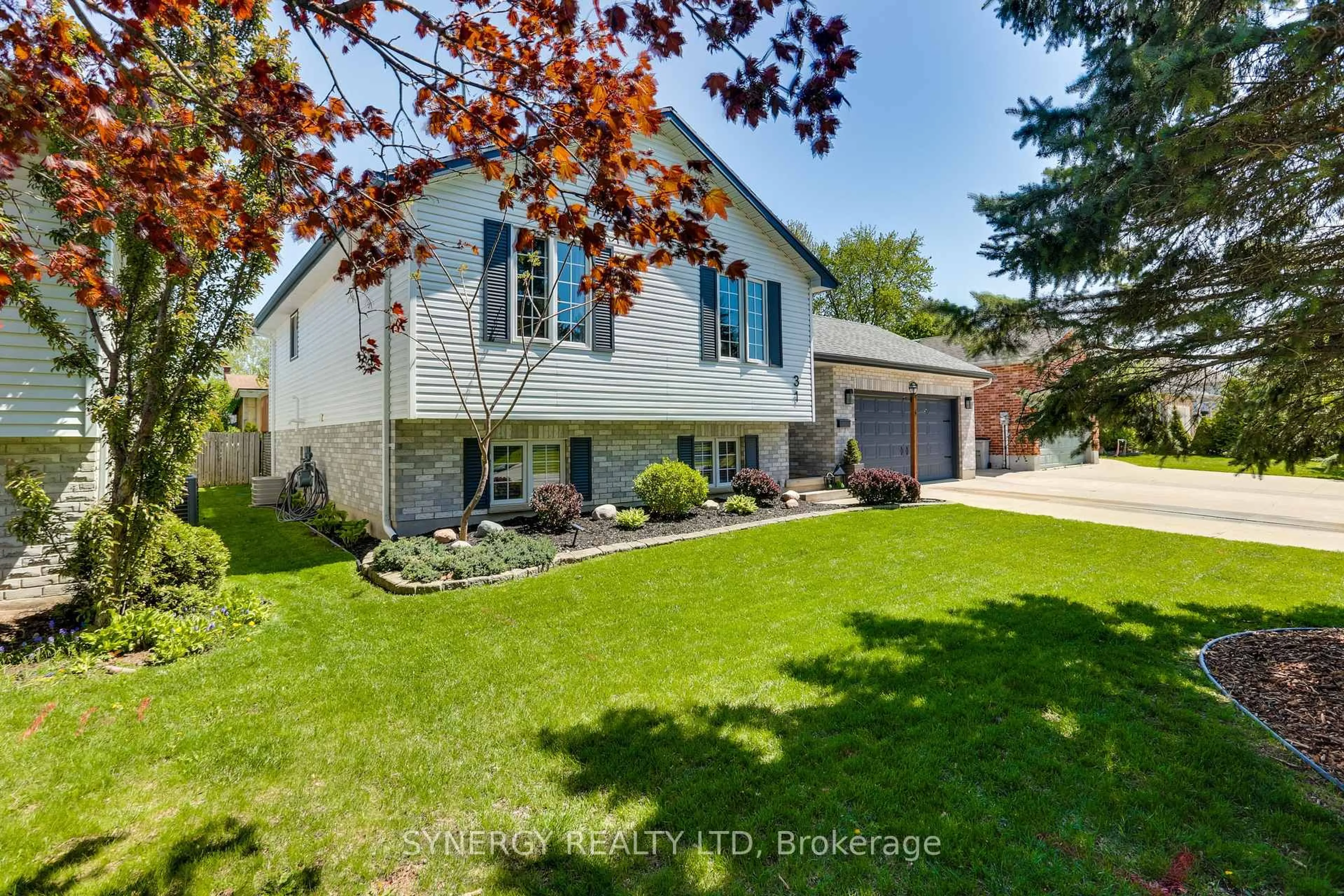 Home with brick exterior material, street for 31 La Mantia Ave, Strathroy-Caradoc Ontario N7G 3Z5