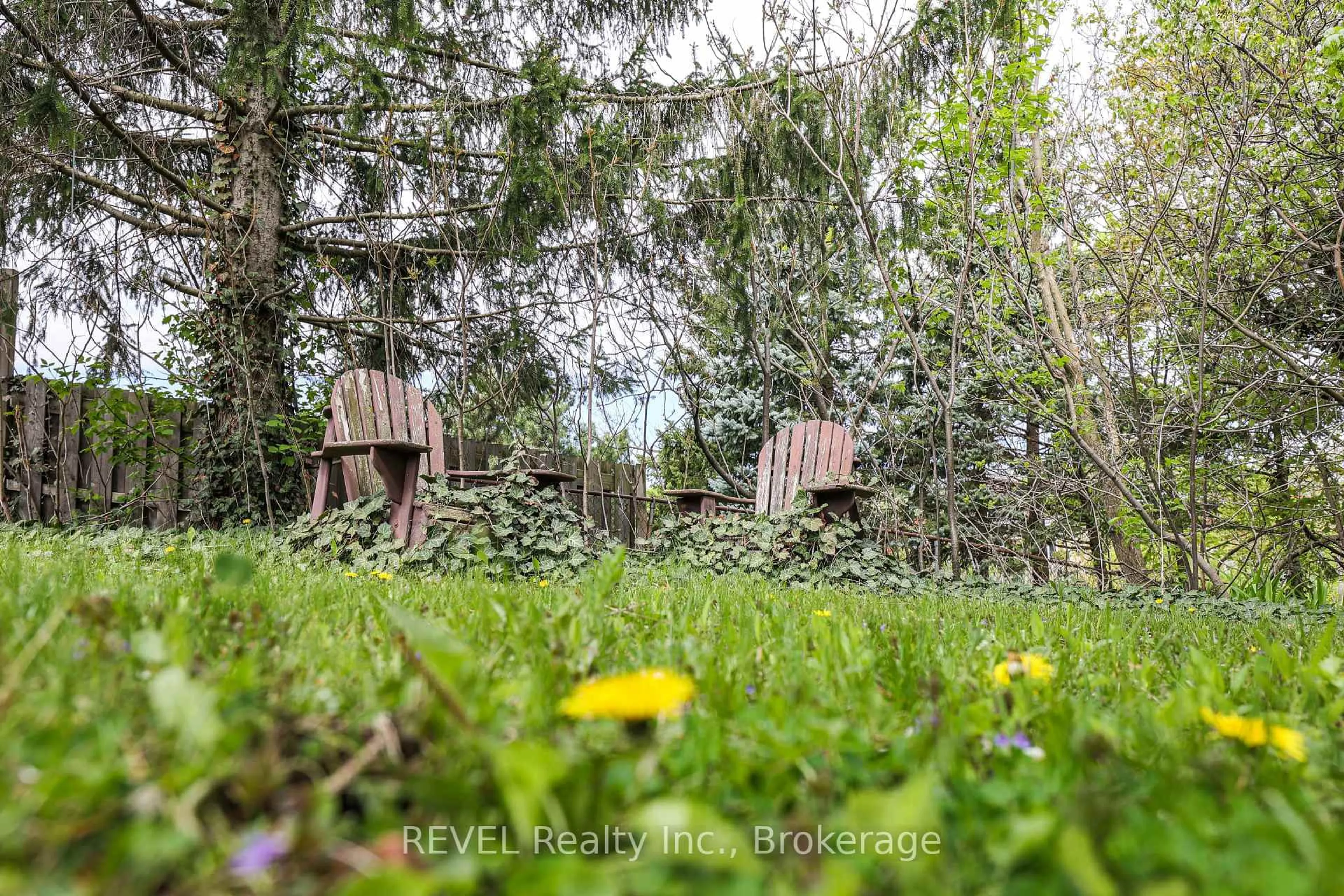 A pic from outside/outdoor area/front of a property/back of a property/a pic from drone, forest/trees view for 63 Alexandra Blvd, St. Catharines Ontario L2P 1K2