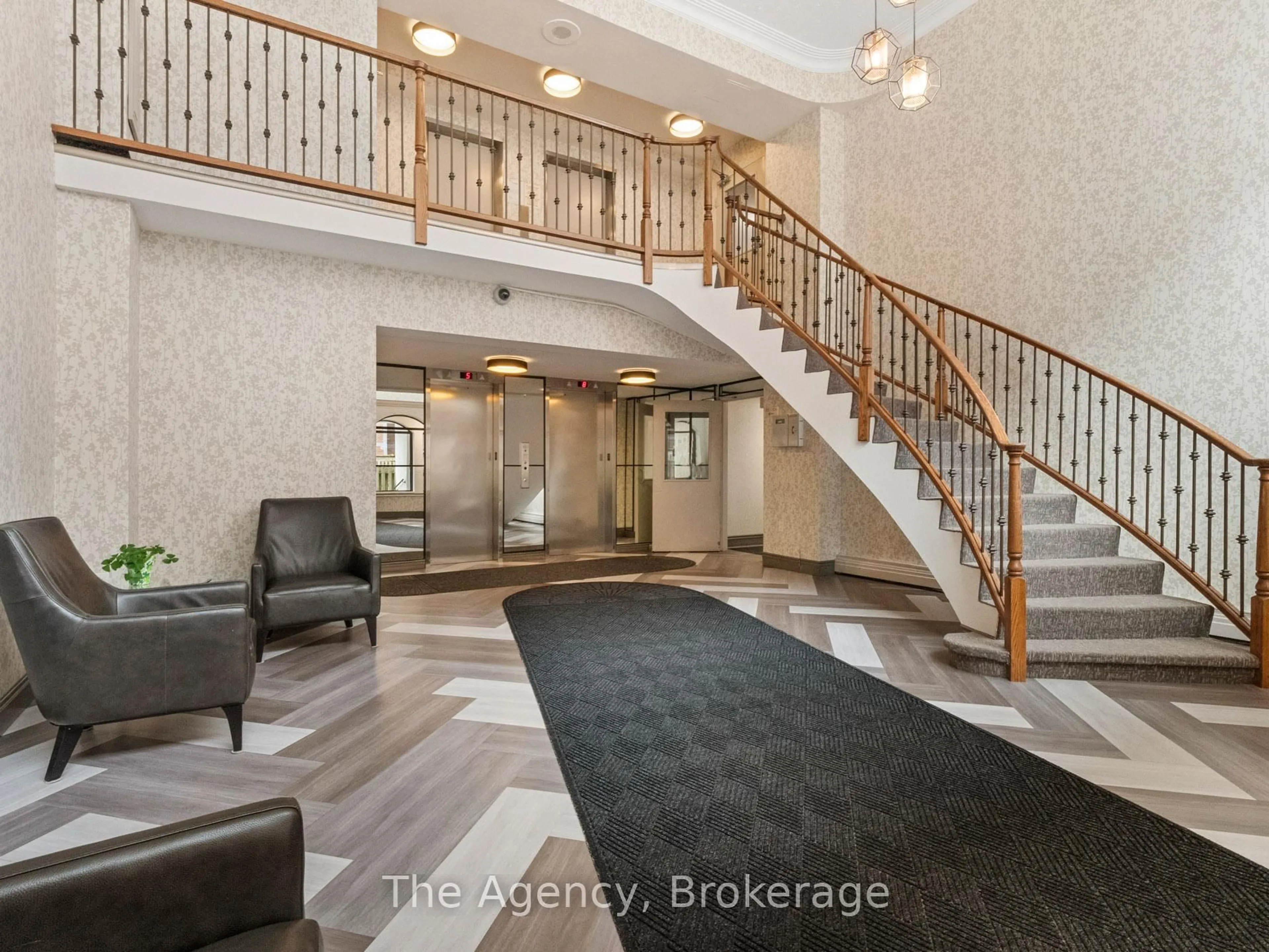 Indoor foyer for 359 Geneva St #511, St. Catharines Ontario L2N 2G5