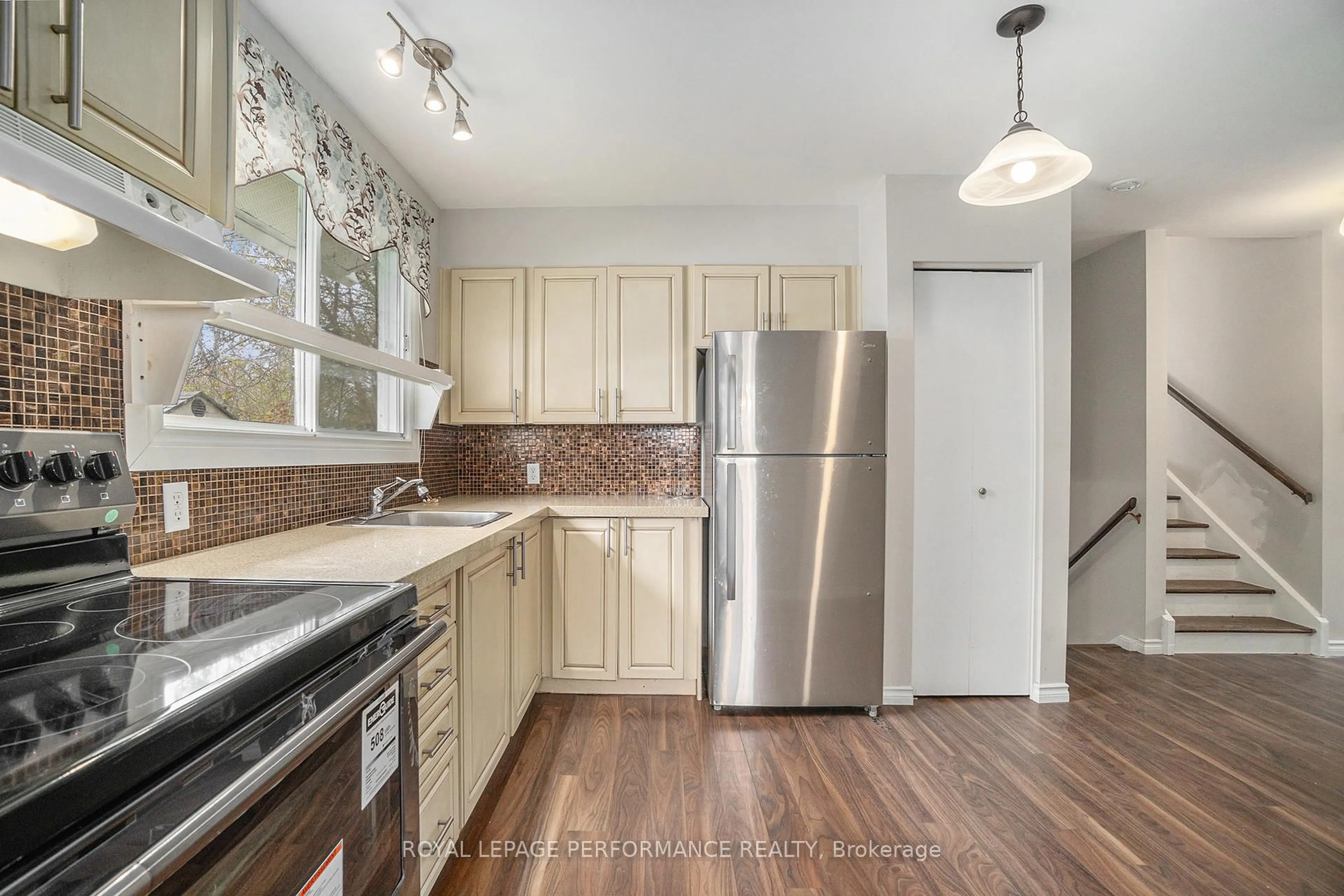 Unknown for 770 Eastvale Dr, Ottawa Ontario K1J 6Z6