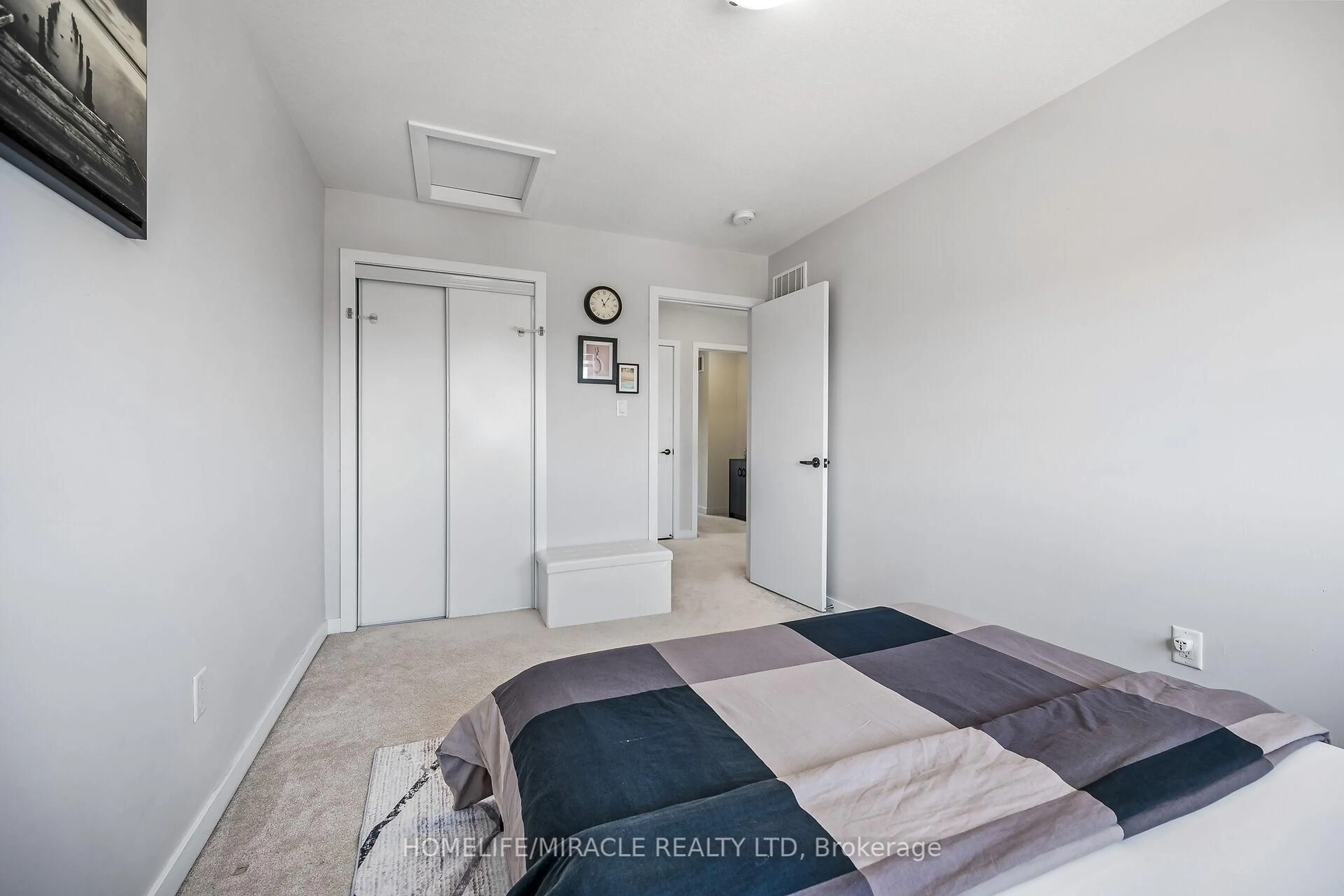 A pic of a room for 66 Crafter Cres, Hamilton Ontario L8J 0H7