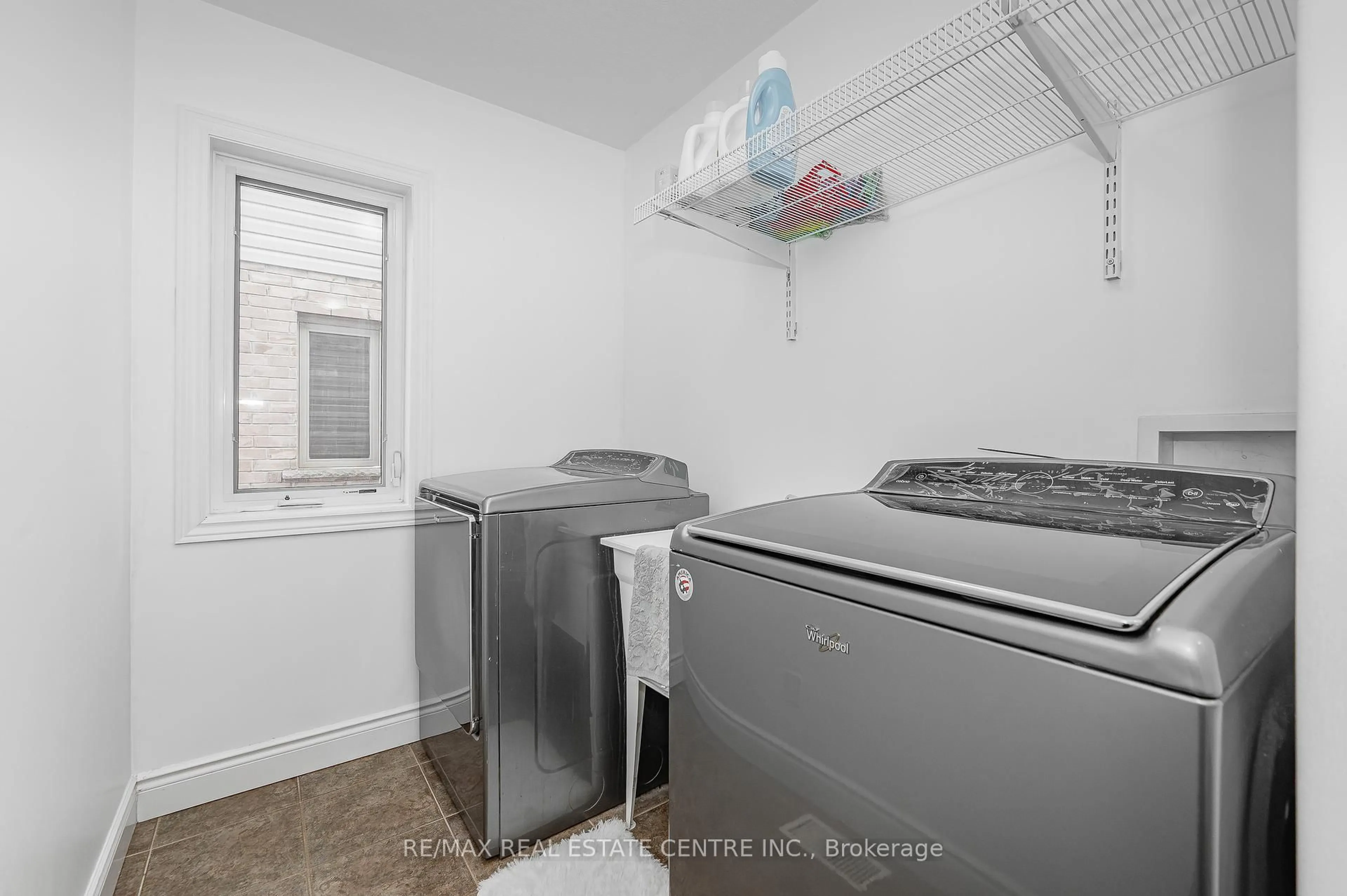 Laundry room for 854 Springbank Ave, Woodstock Ontario N4T 1T5