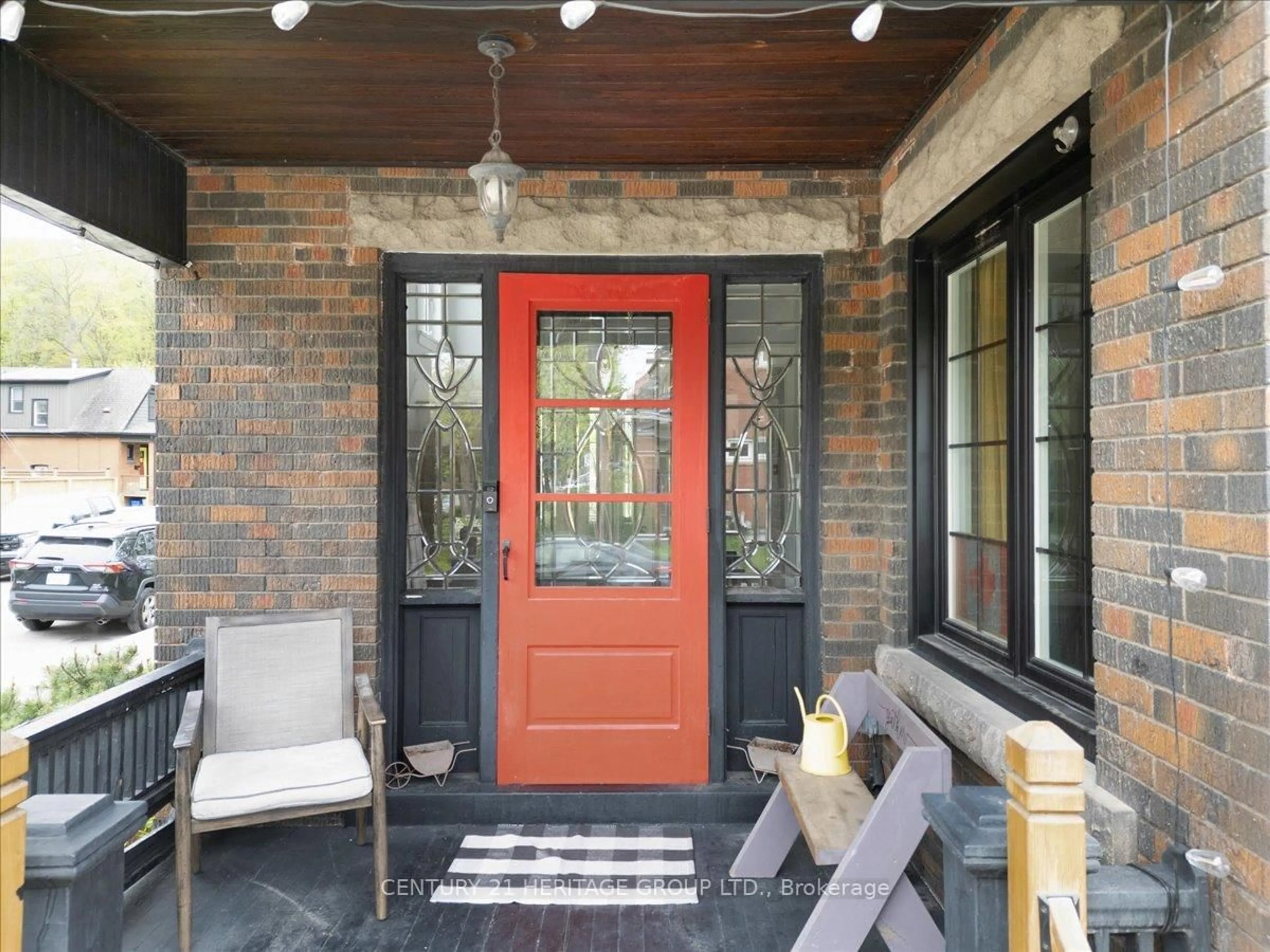 Indoor entryway for 130 Cumberland Ave, Hamilton Ontario L8M 1Z3