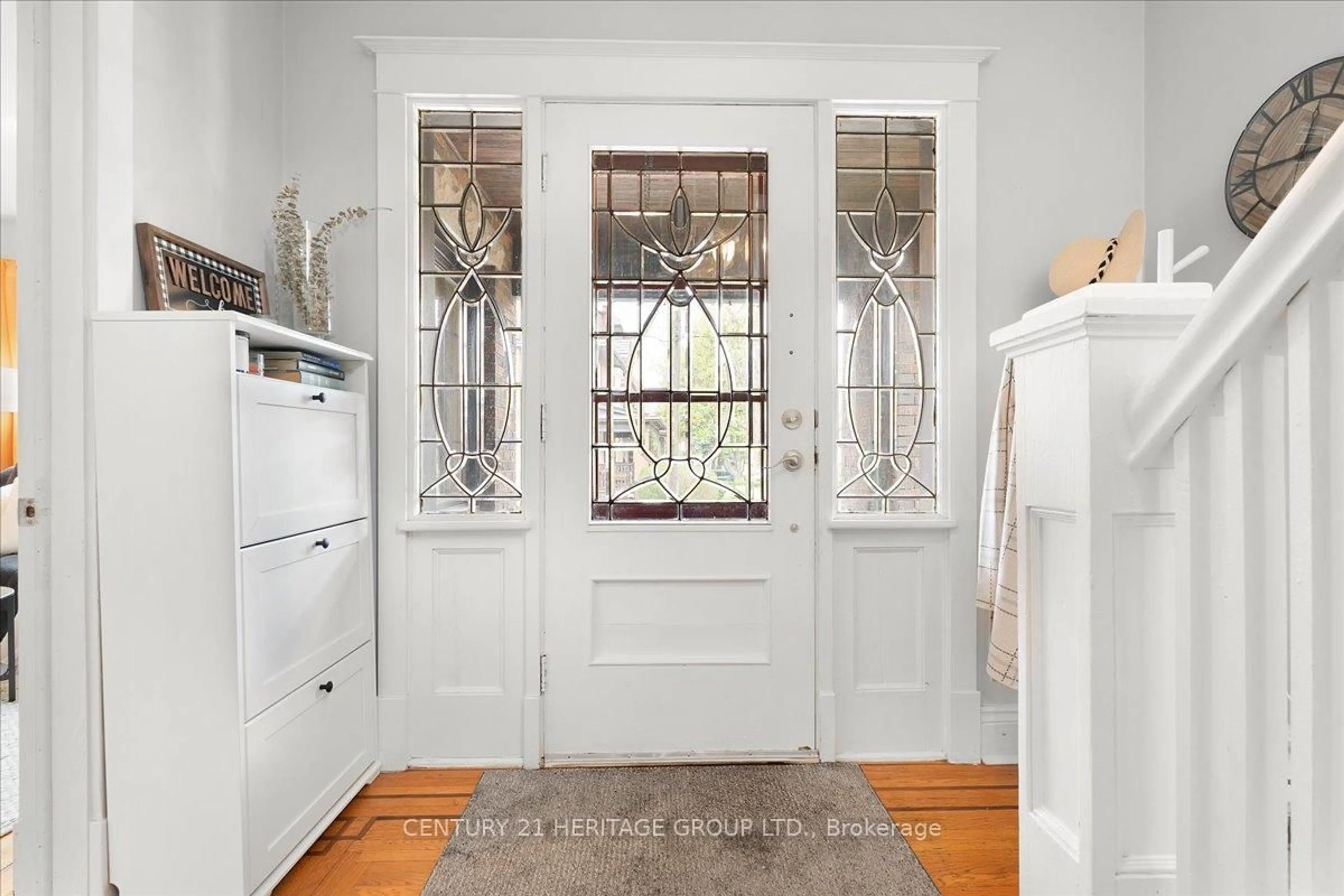 Indoor entryway for 130 Cumberland Ave, Hamilton Ontario L8M 1Z3