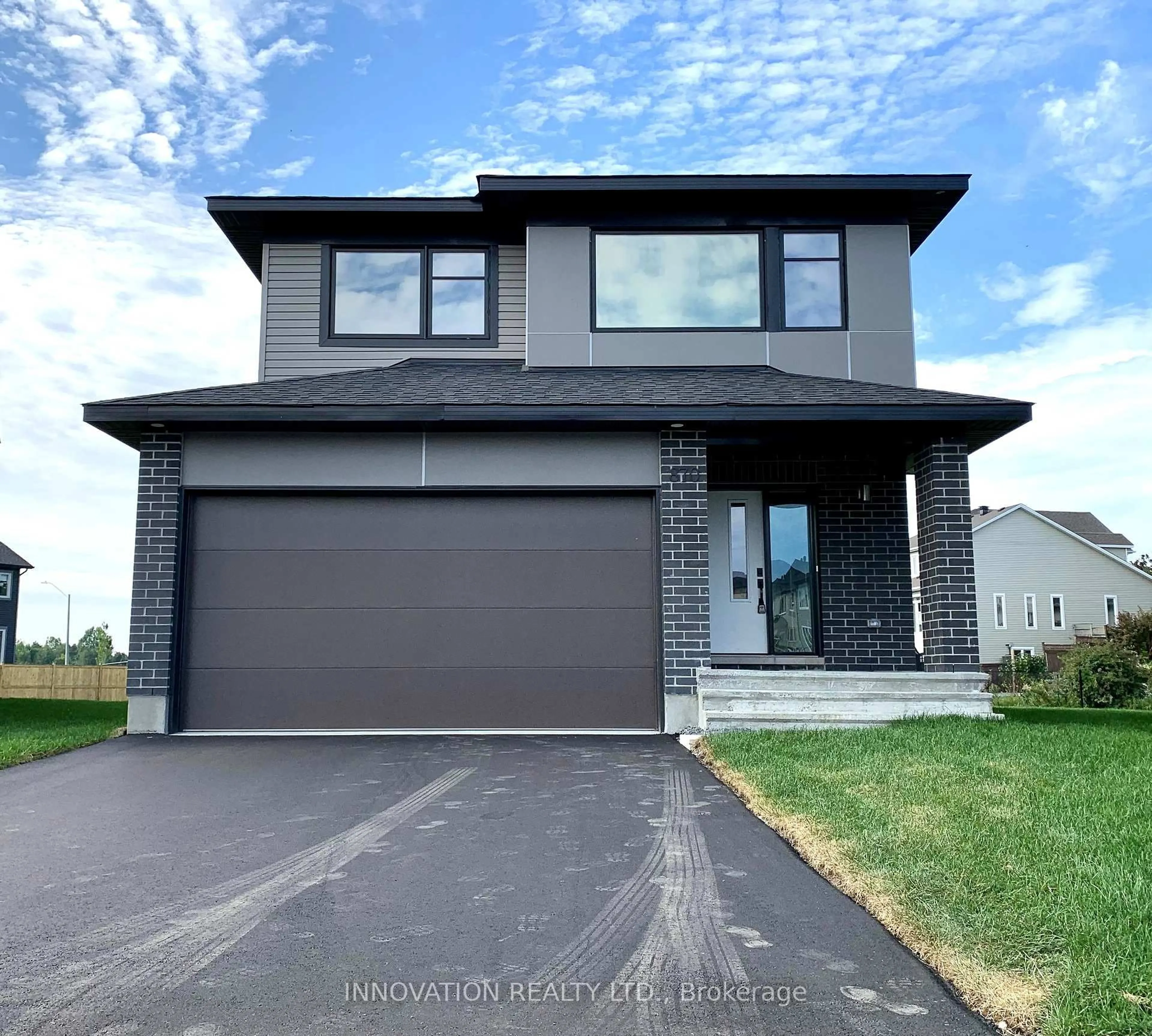 Home with vinyl exterior material, street for 870 Sendero Way, Ottawa Ontario K2S 2W9
