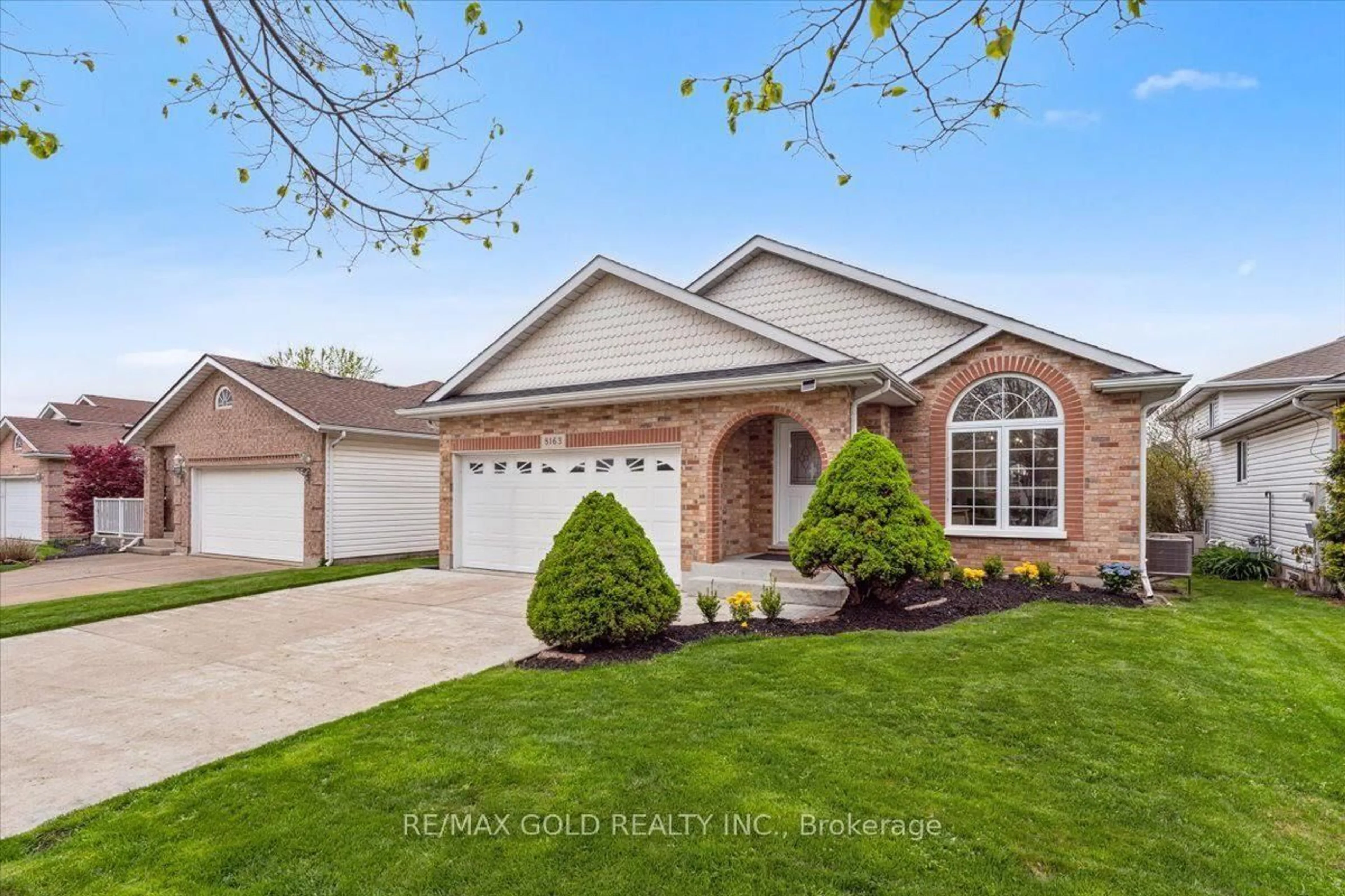 Home with vinyl exterior material, street for 8163 Harvest Cres, Niagara Falls Ontario L2H 3G4