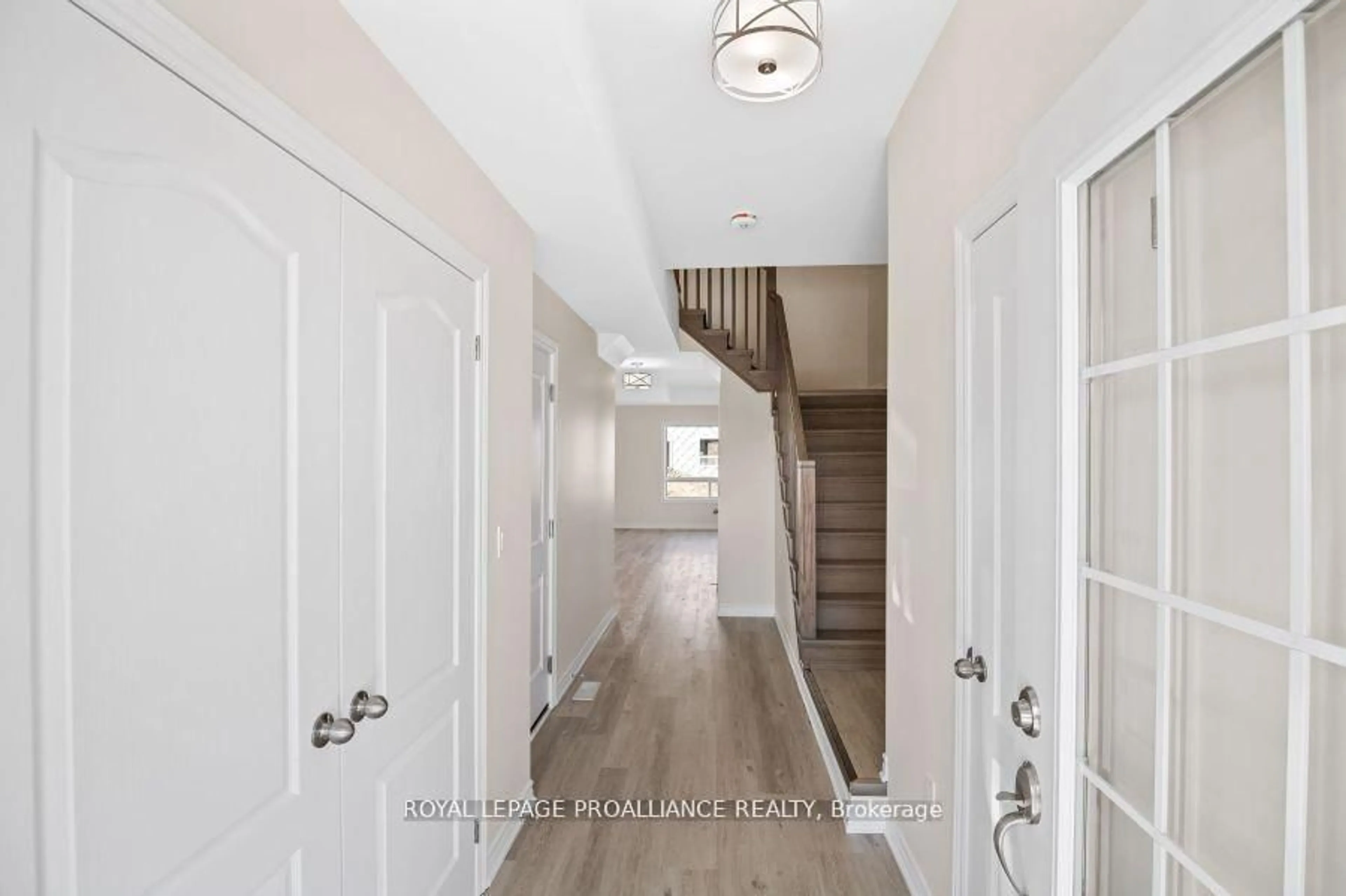 Indoor entryway for 479 Hayward St, Cobourg Ontario K9A 3N5