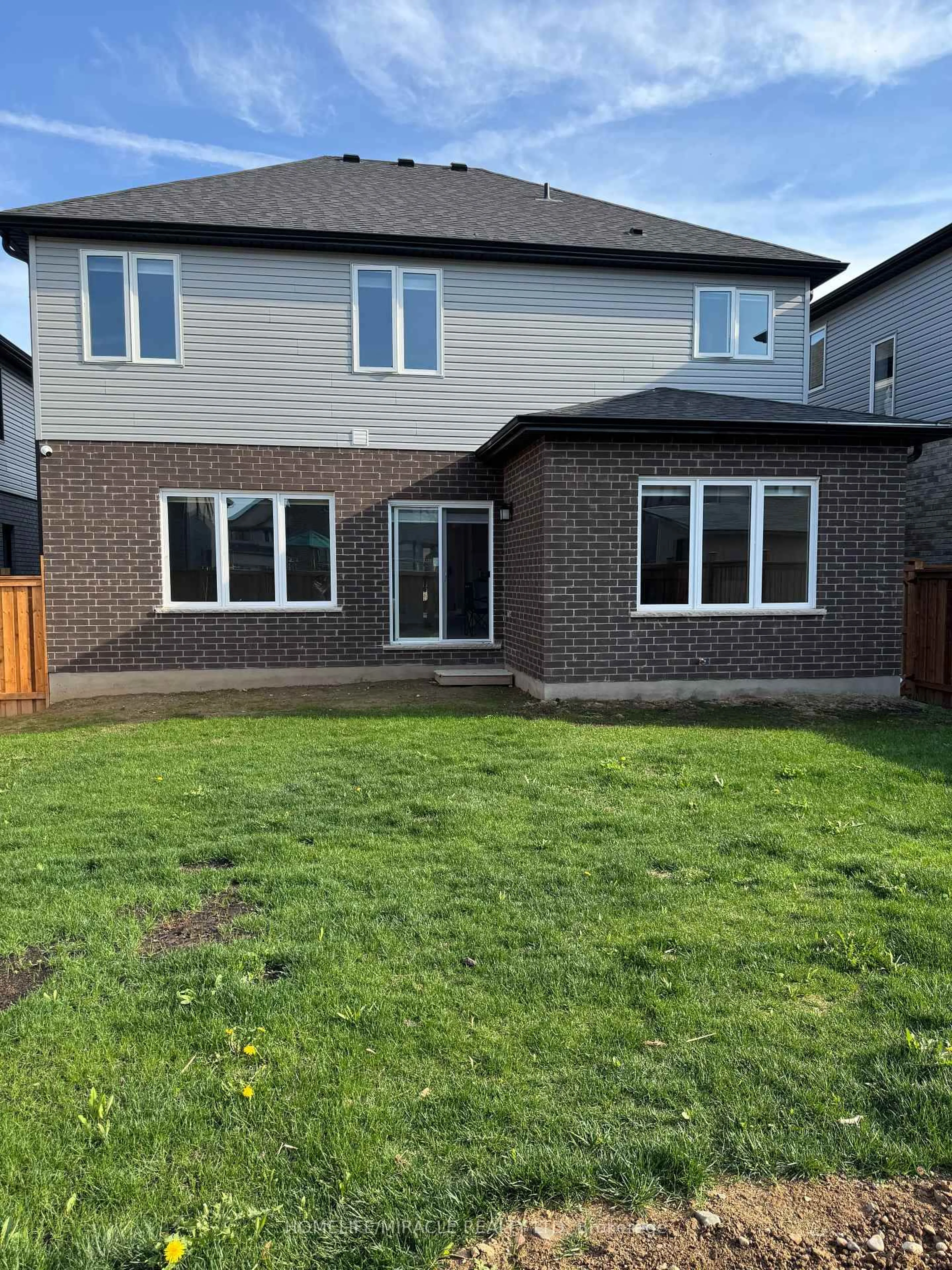 Home with brick exterior material, building for 24 Sass Cres, Brant Ontario N3L 0A9