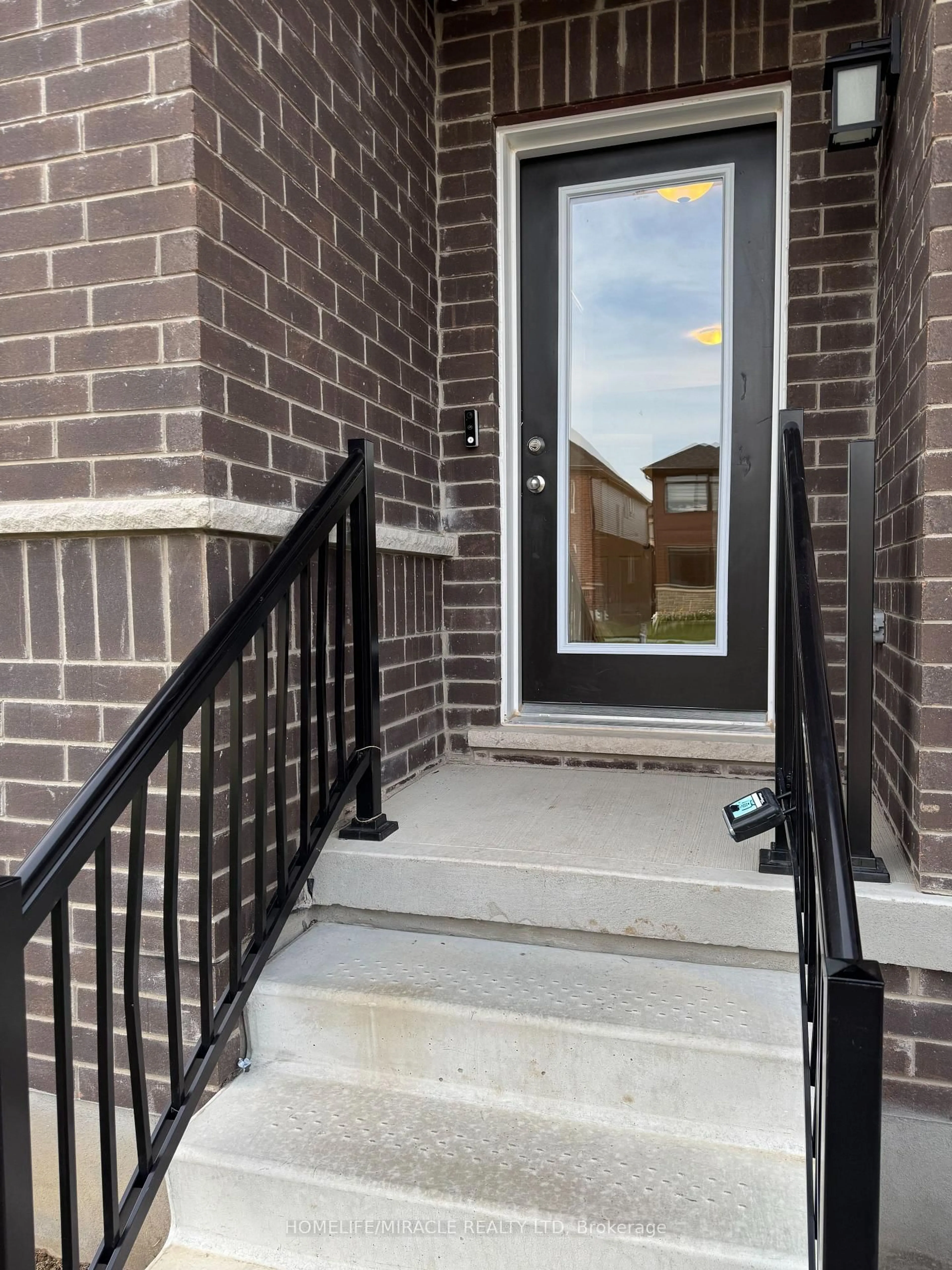 Unknown for 24 Sass Cres, Brant Ontario N3L 0A9