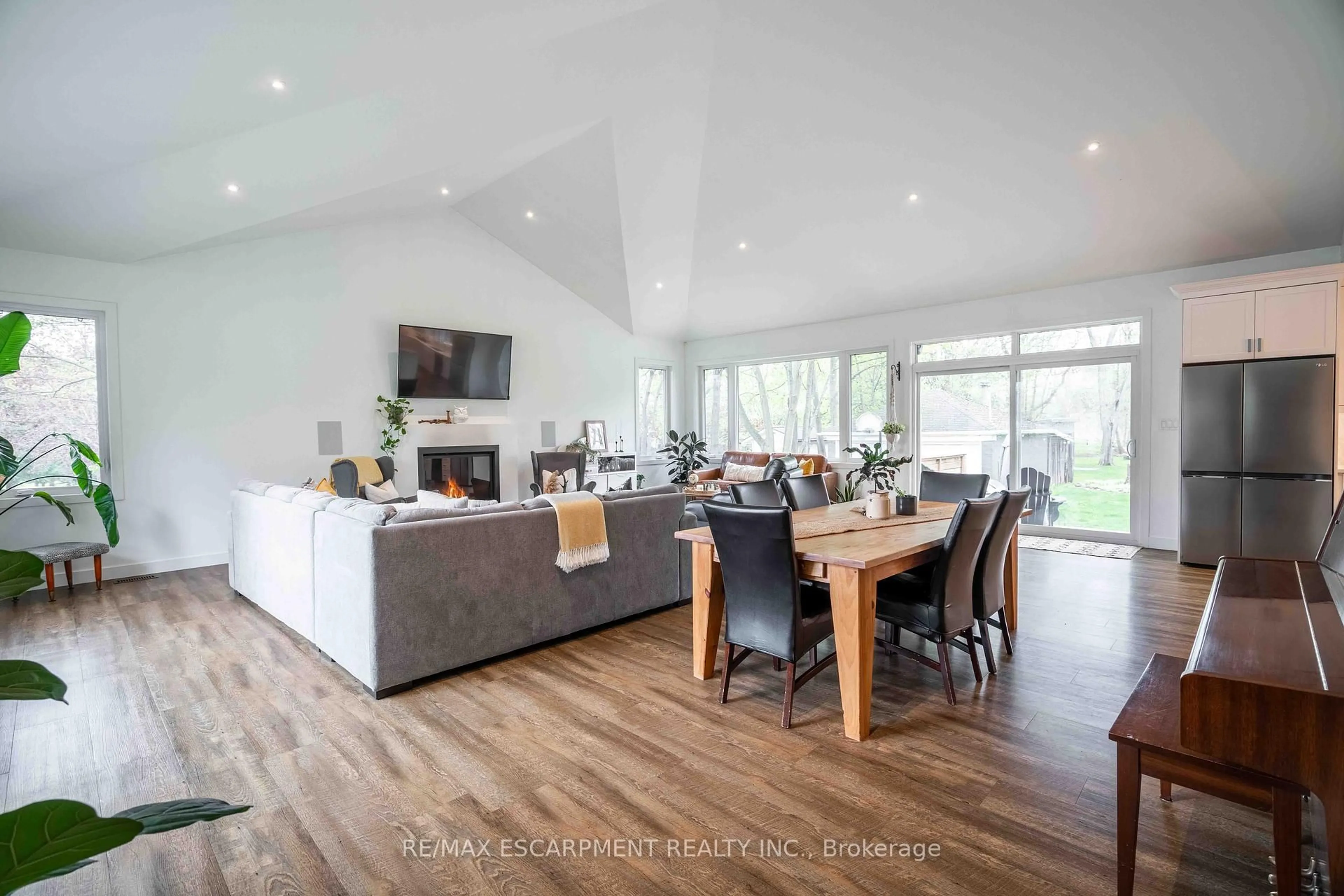 Open concept kitchen, wood/laminate floor for 298 Garner Rd, Hamilton Ontario L9G 3K9