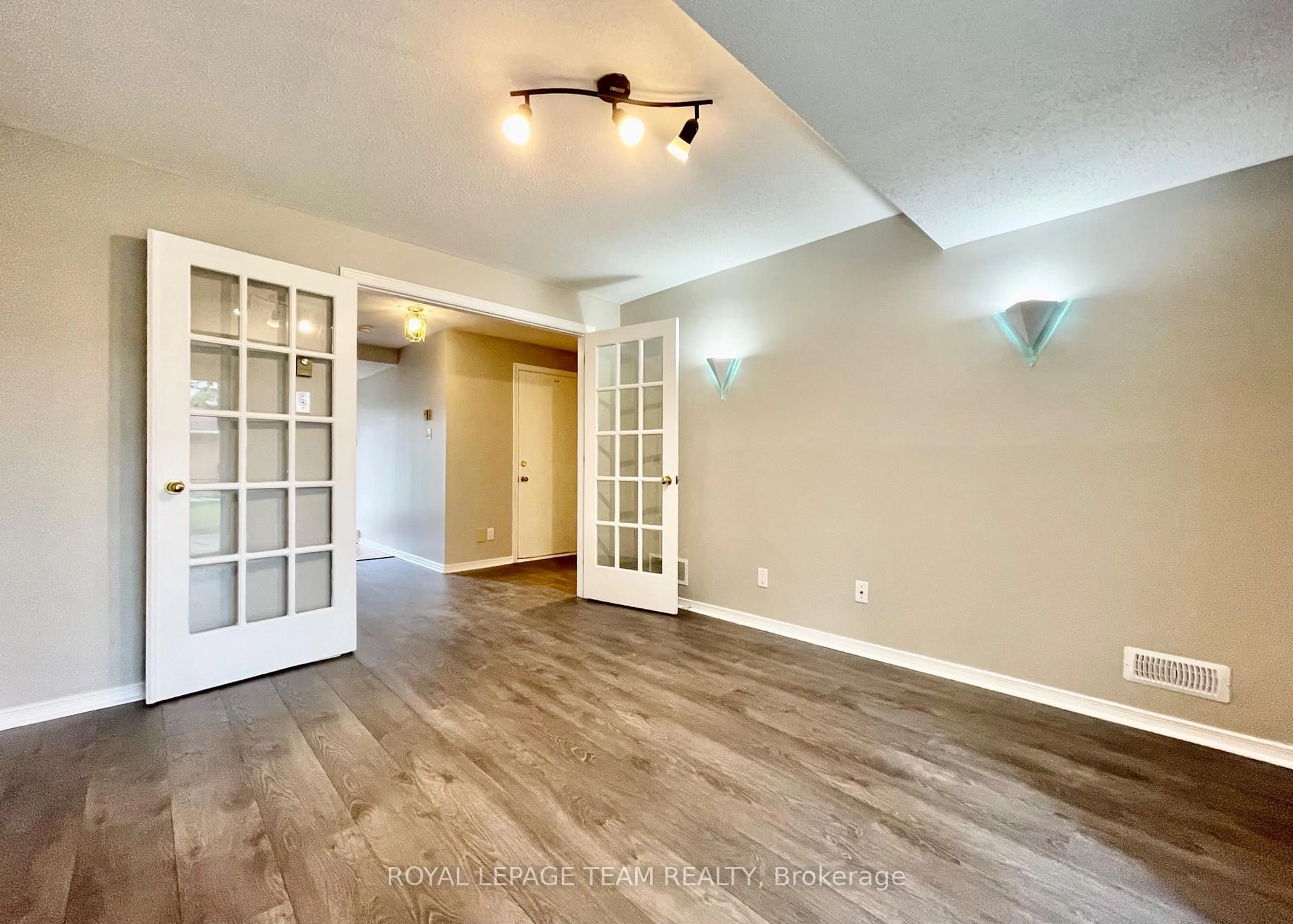 A pic of a room for 7 Wrenwood Cres, Ottawa Ontario K2G 5V3