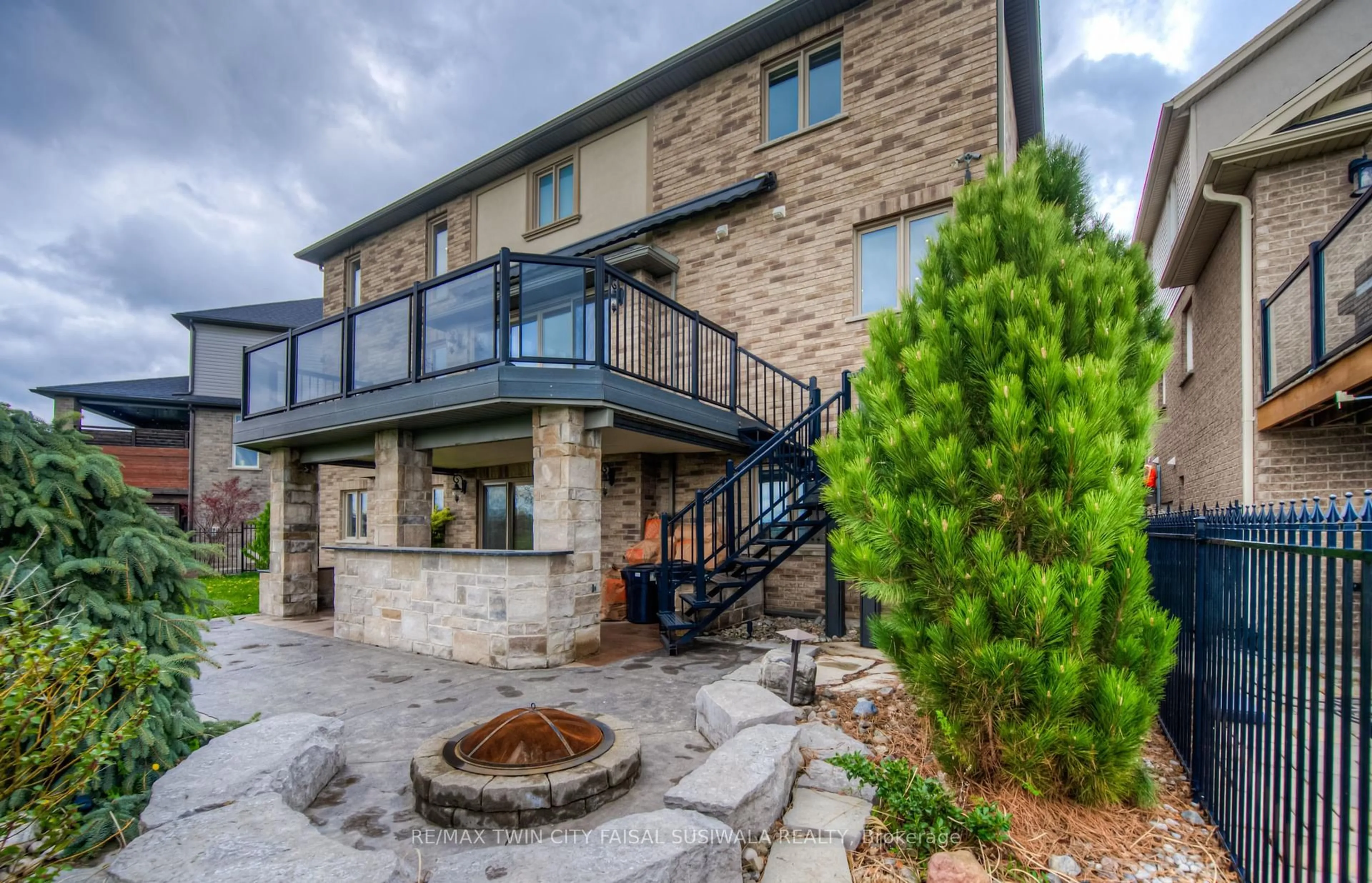 Patio, unknown for 15 Mcwilliams Crt, Cambridge Ontario N1P 0A9
