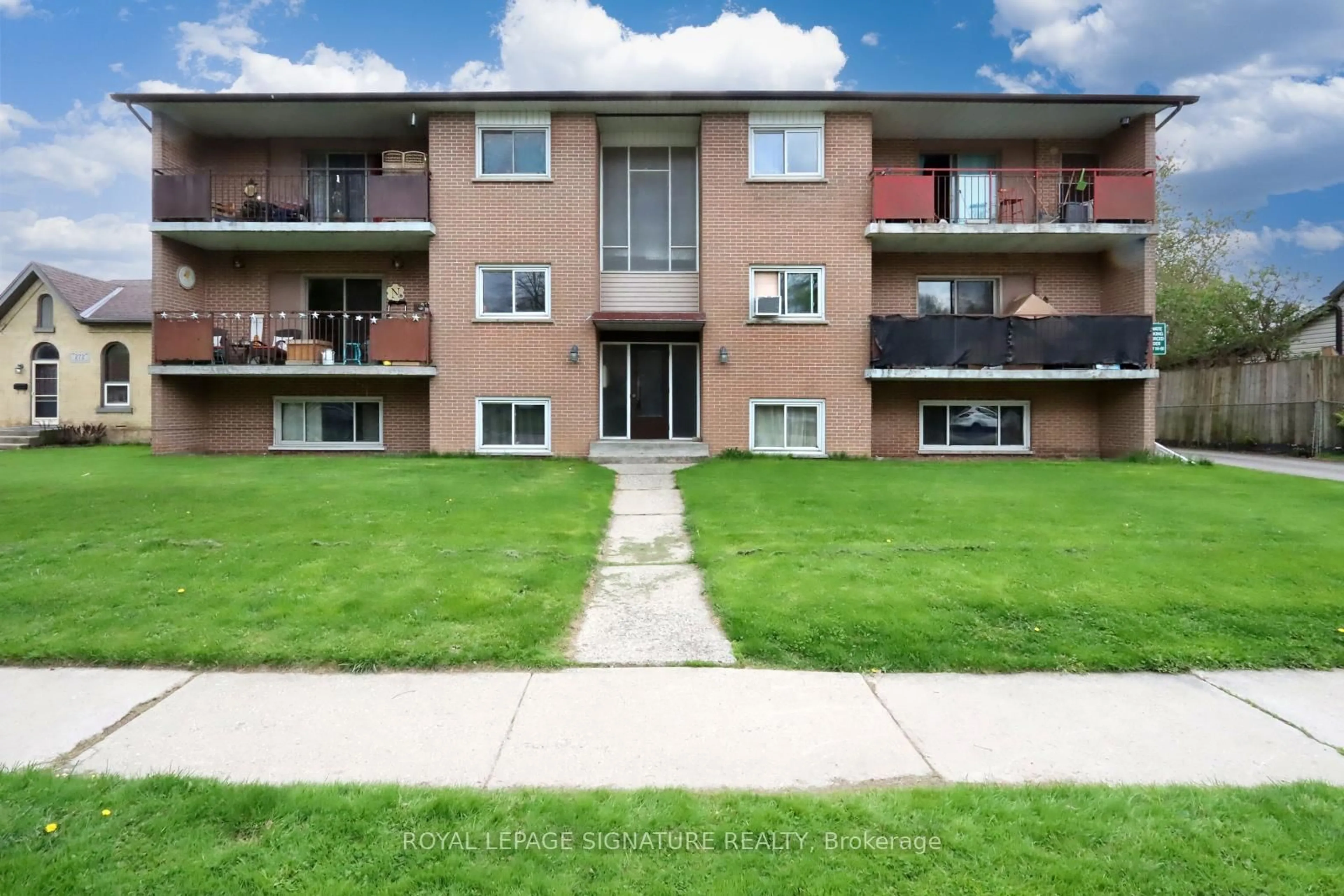 Patio, unknown for 276 Grand River Ave, Brantford Ontario N3T 4Y4