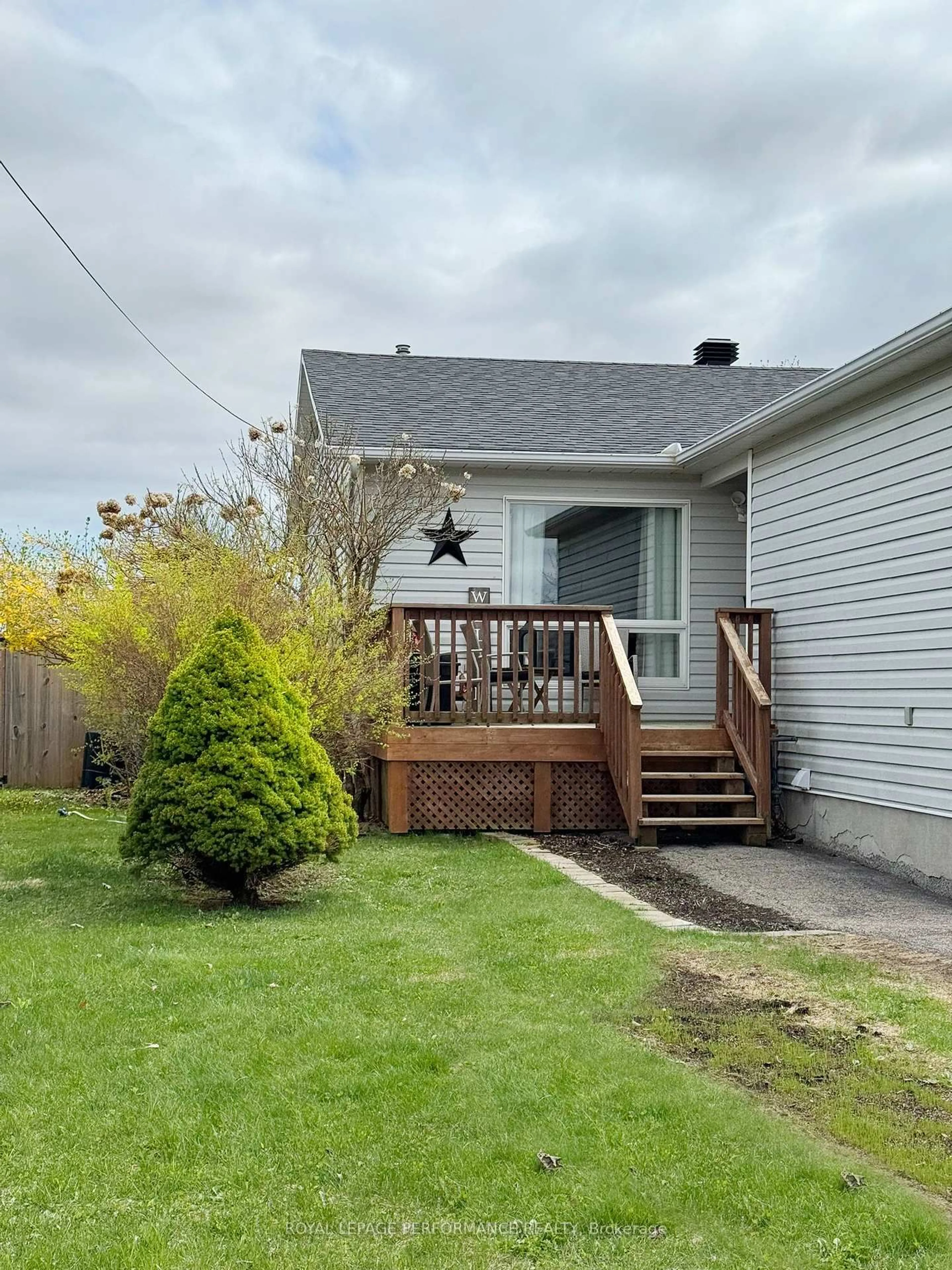 Unknown for 156 Hughes St, Carleton Place Ontario K7C 4N1