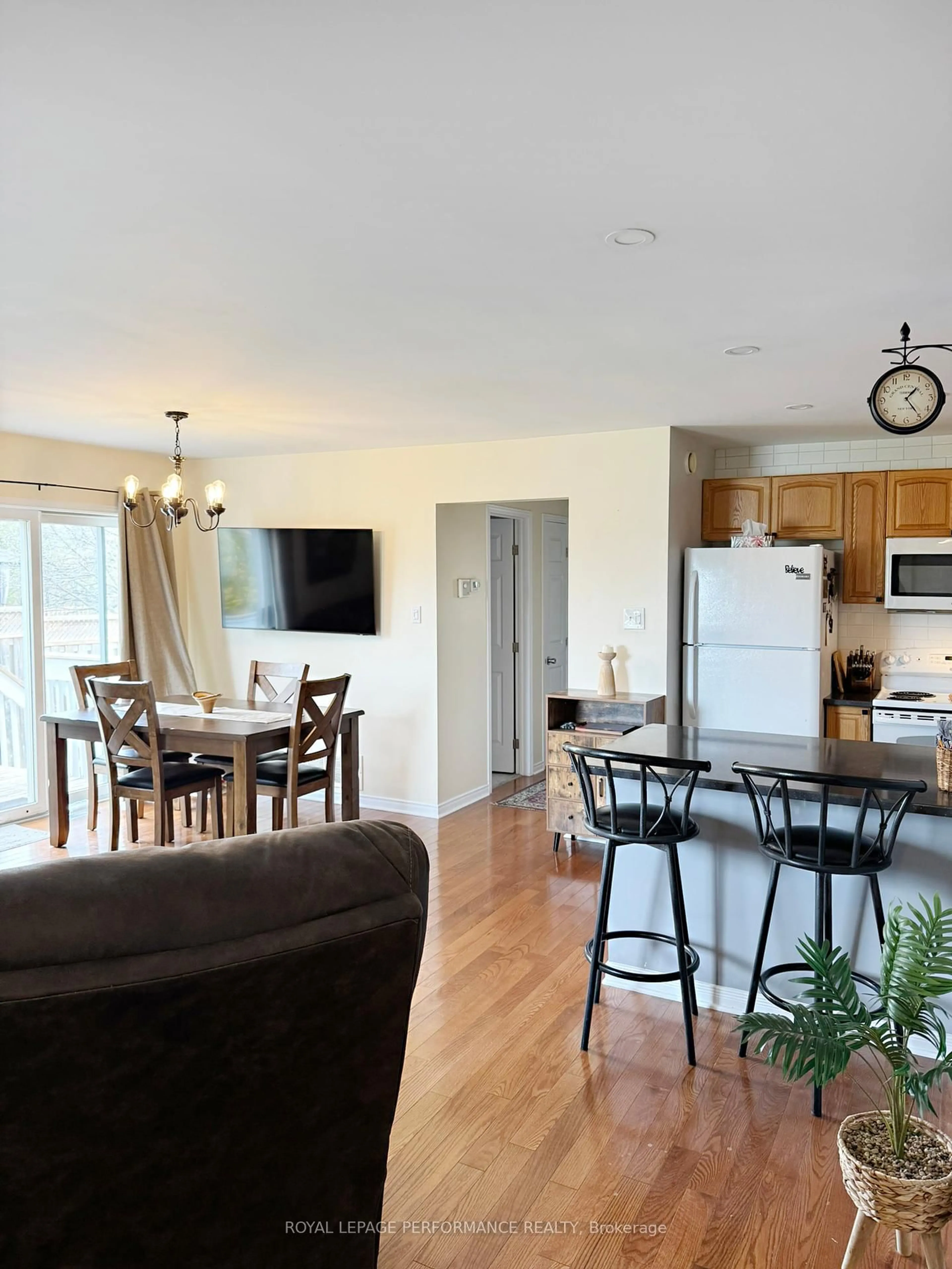 Open concept kitchen, wood/laminate floor for 156 Hughes St, Carleton Place Ontario K7C 4N1