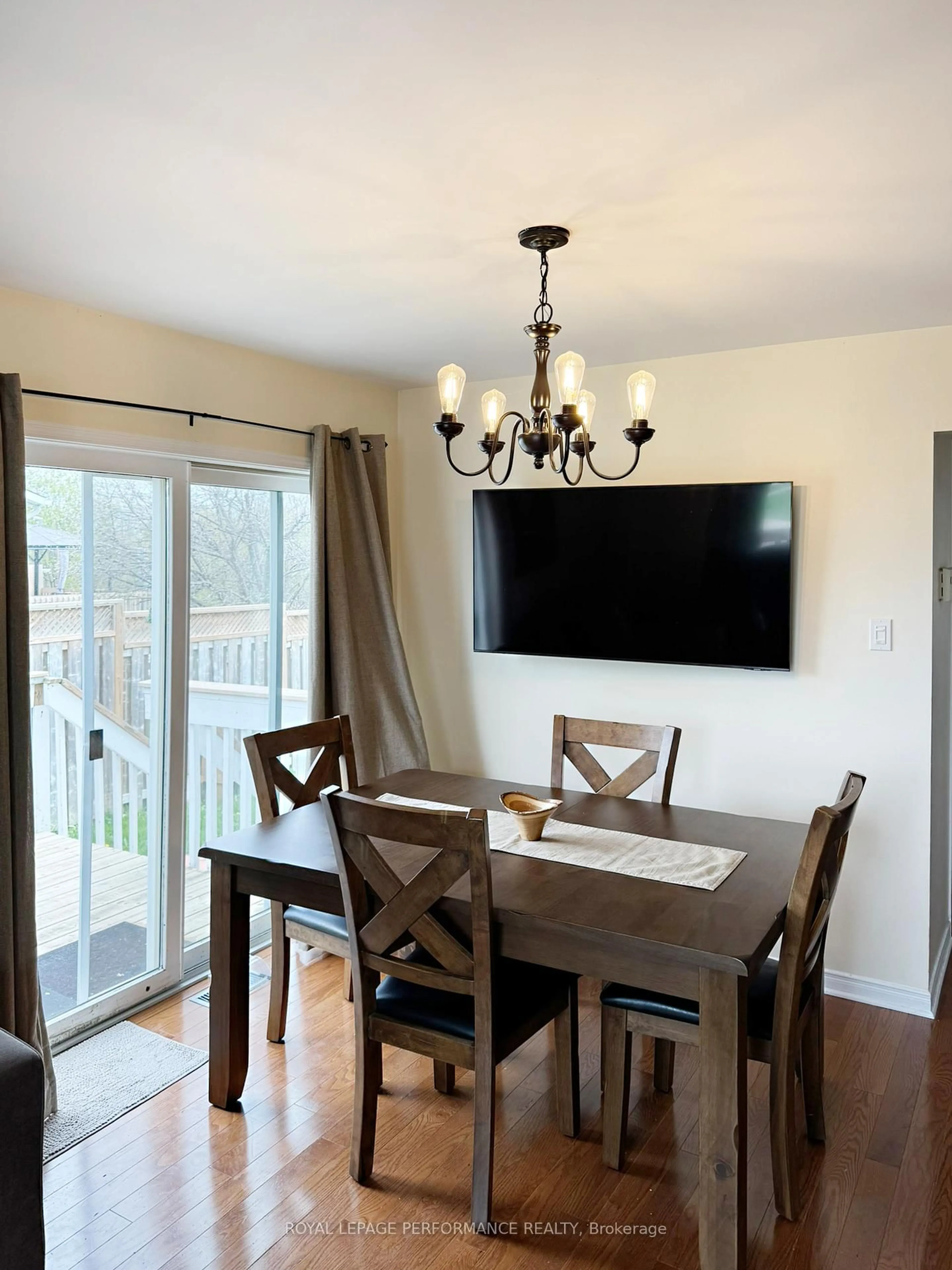 Dining room, wood/laminate floor for 156 Hughes St, Carleton Place Ontario K7C 4N1