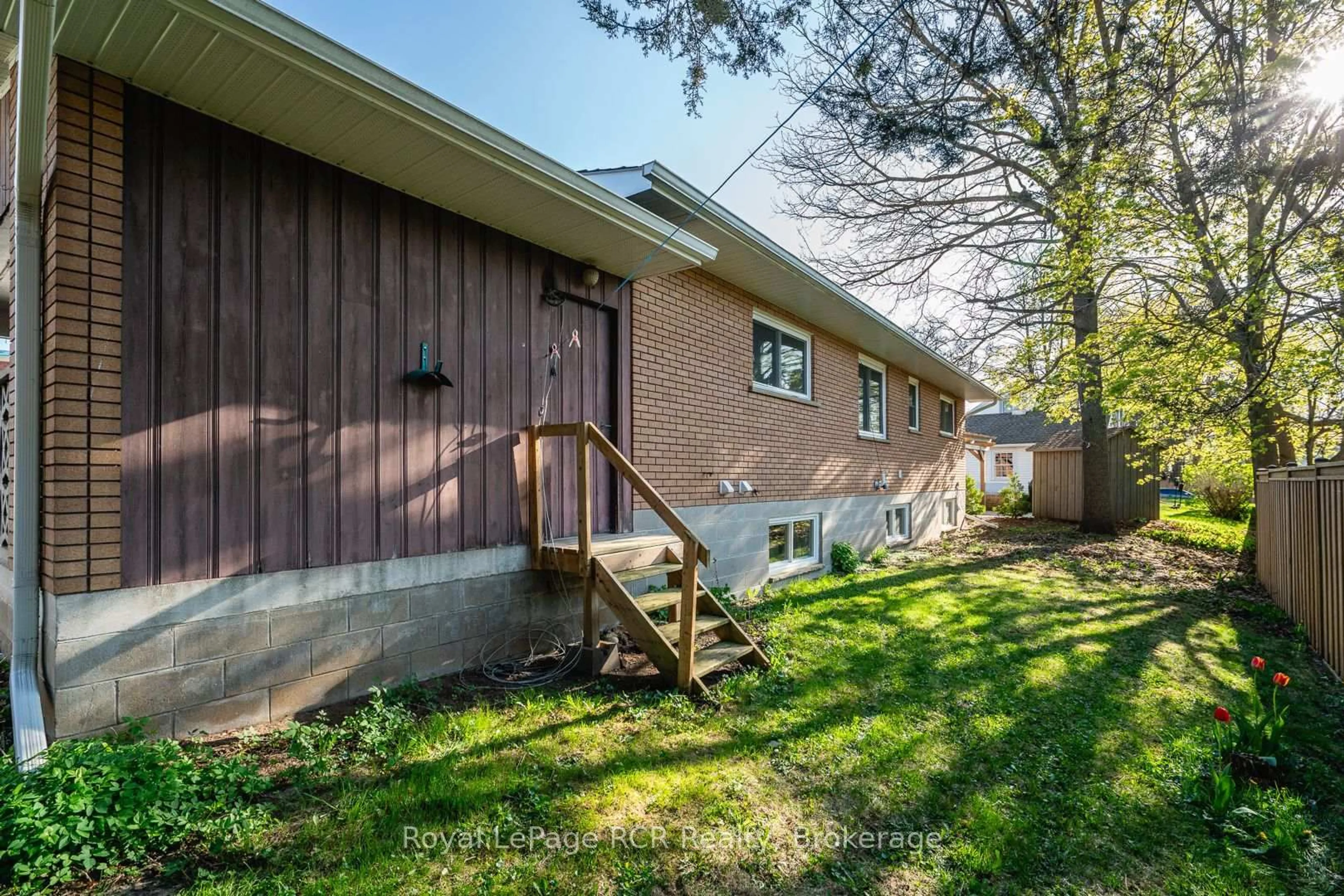 Unknown for 170 7th St, Hanover Ontario N4N 1G5