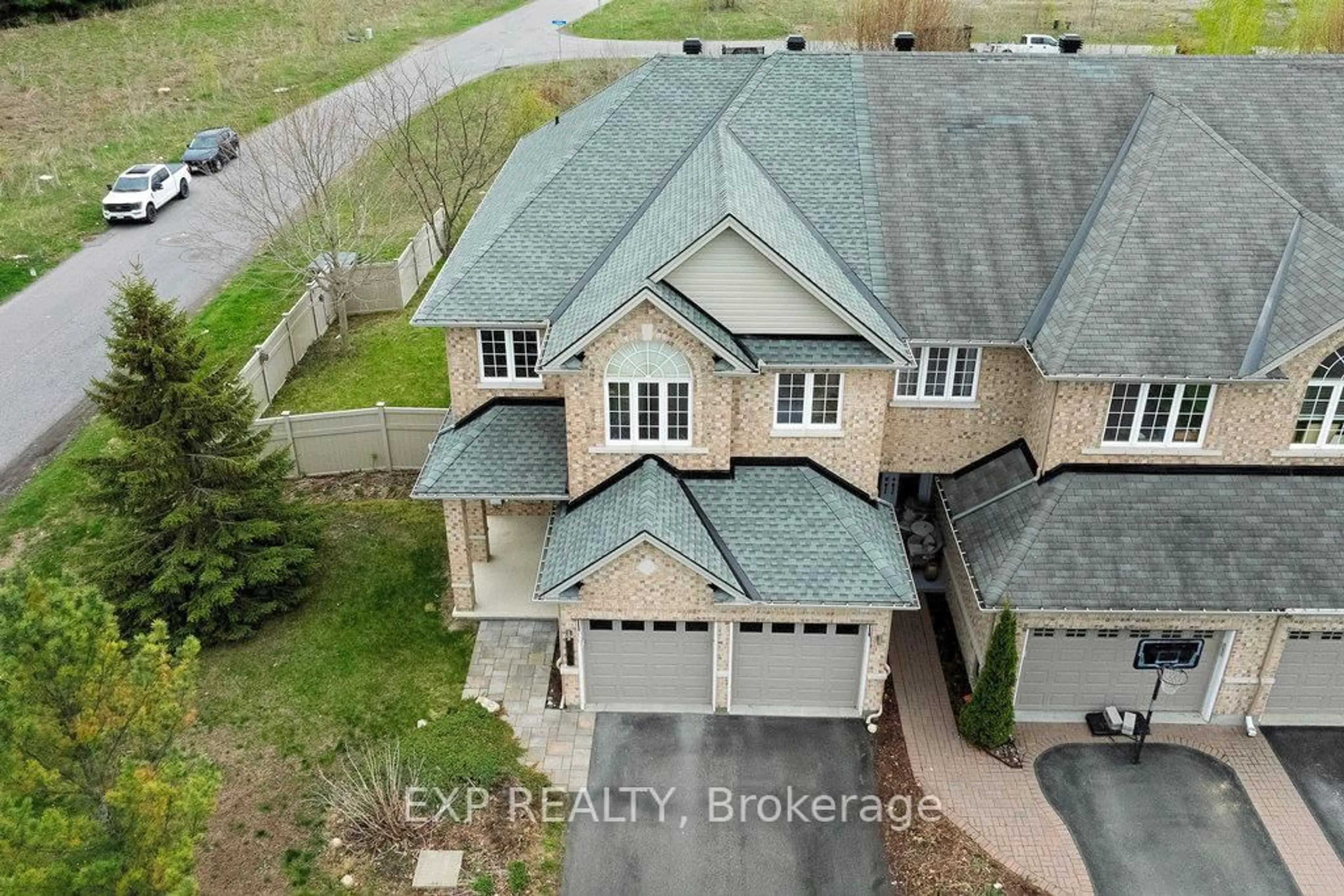 A pic from outside/outdoor area/front of a property/back of a property/a pic from drone, building for 6768 Breanna Cardill St, Greely Ontario K4P 0C3
