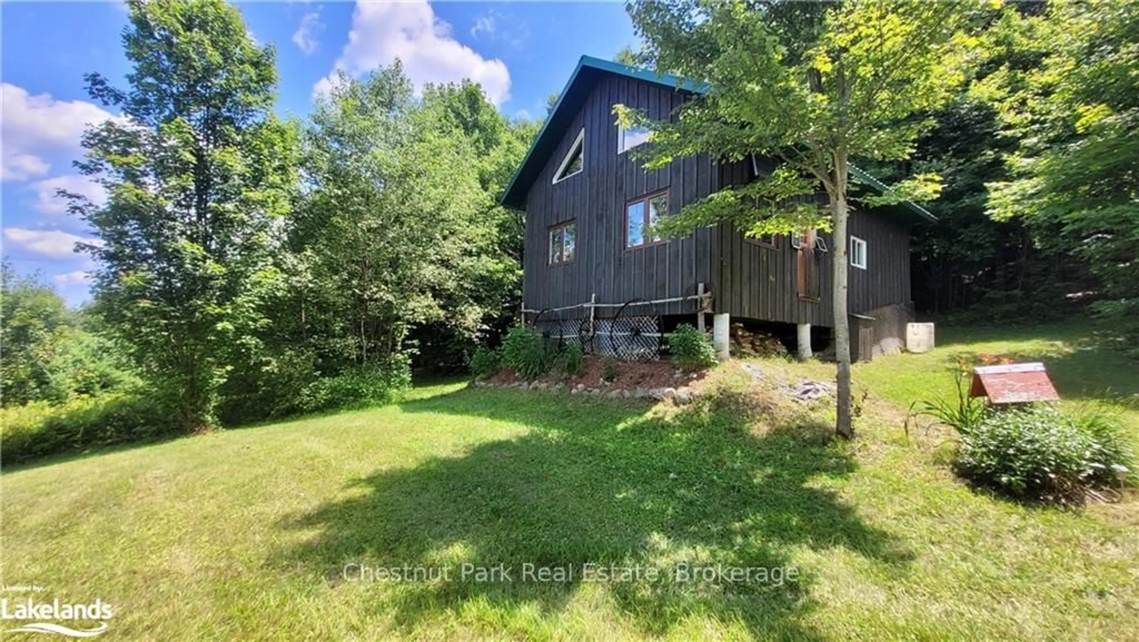A pic from outside/outdoor area/front of a property/back of a property/a pic from drone, unknown for 1060 BAKER Sdrd, Bracebridge Ontario P1L 1W9