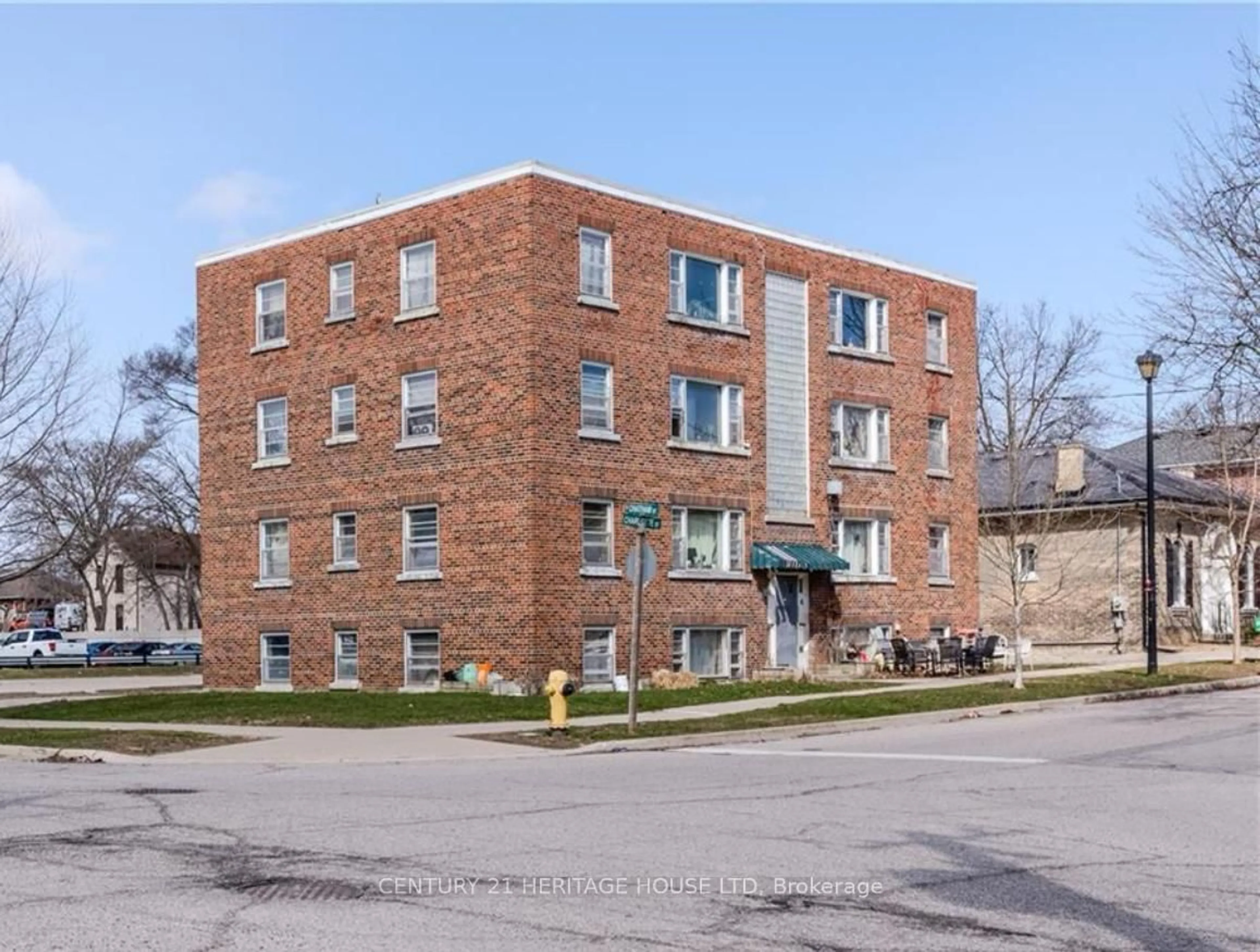 Home with brick exterior material, building for 88 Charlotte St, Brant Ontario N3T 2X3