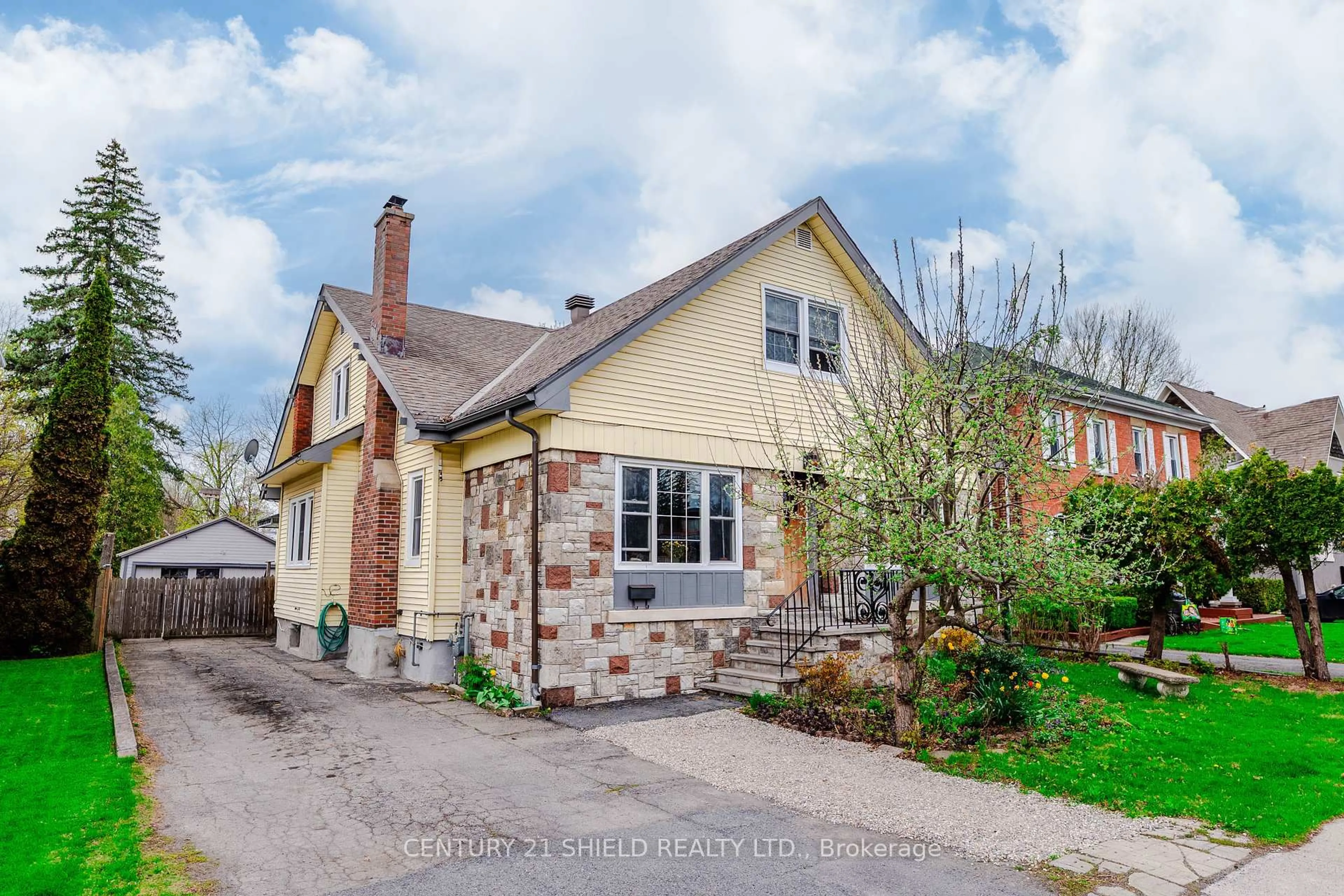 Home with brick exterior material, street for 114 Gloucester St, Cornwall Ontario K6H 3W4