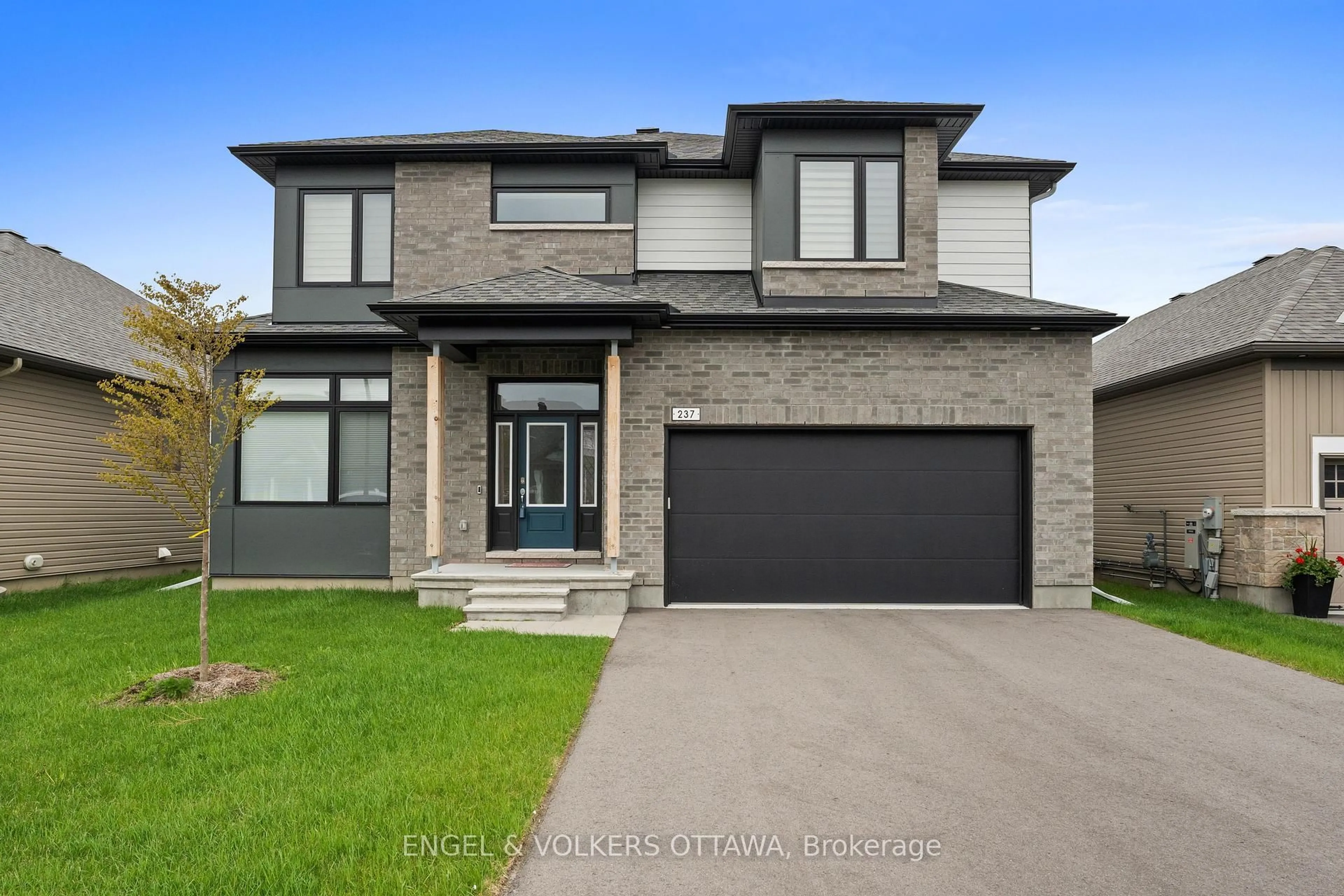 Home with brick exterior material, street for 237 Kinderwood Way, North Grenville Ontario K0G 1J0