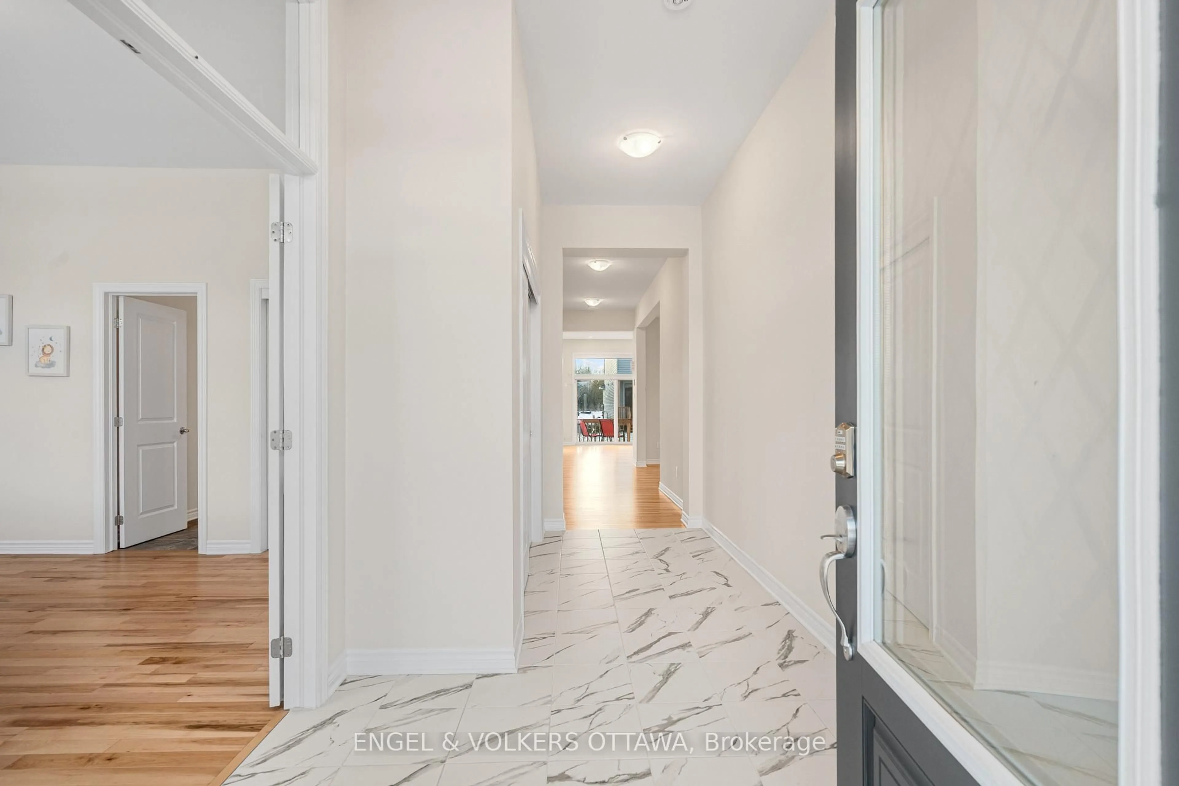 Indoor entryway for 237 Kinderwood Way, North Grenville Ontario K0G 1J0