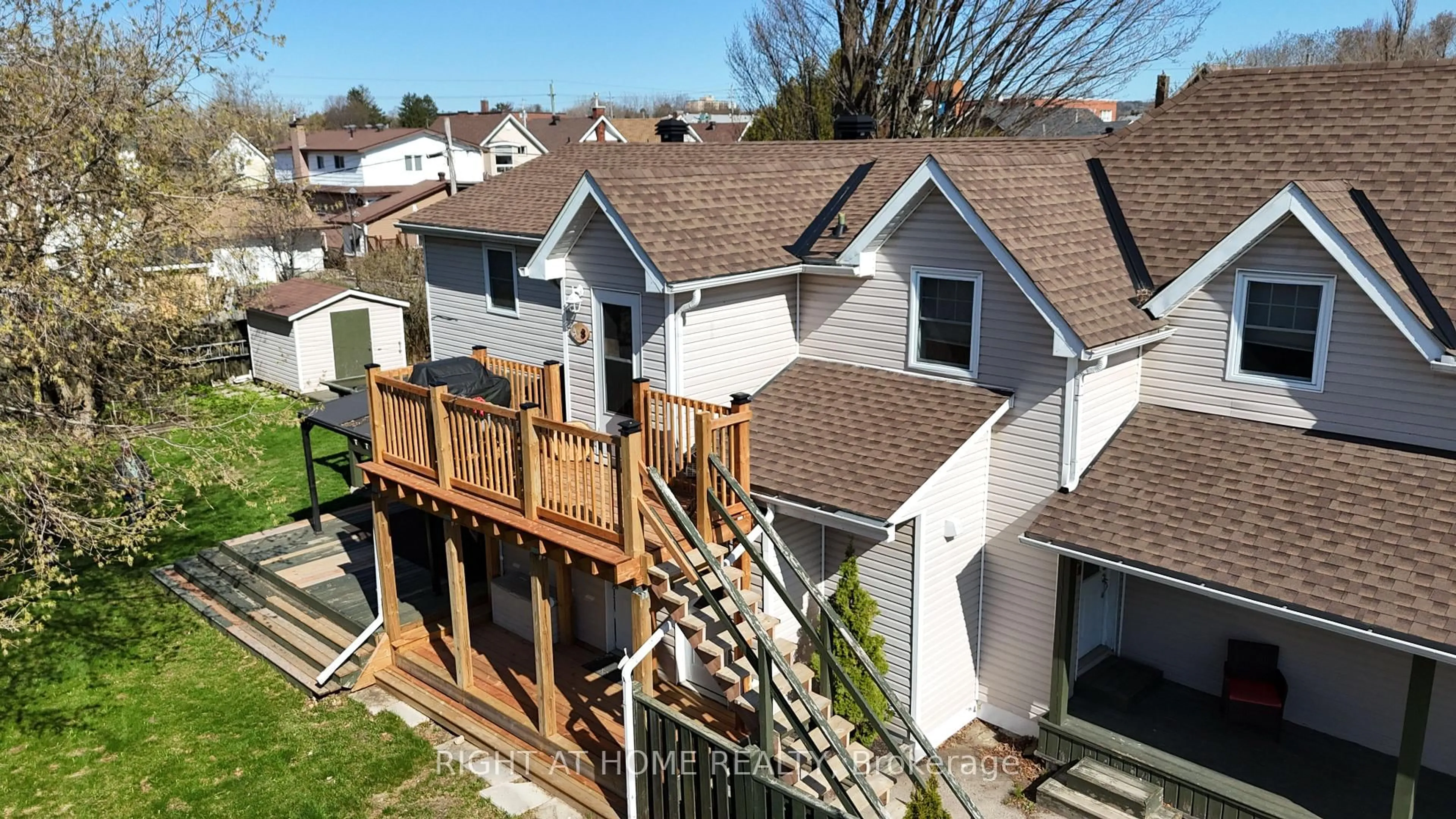 A pic from outside/outdoor area/front of a property/back of a property/a pic from drone, unknown for 251 Victoria St, North Bay Ontario P1B 6B6