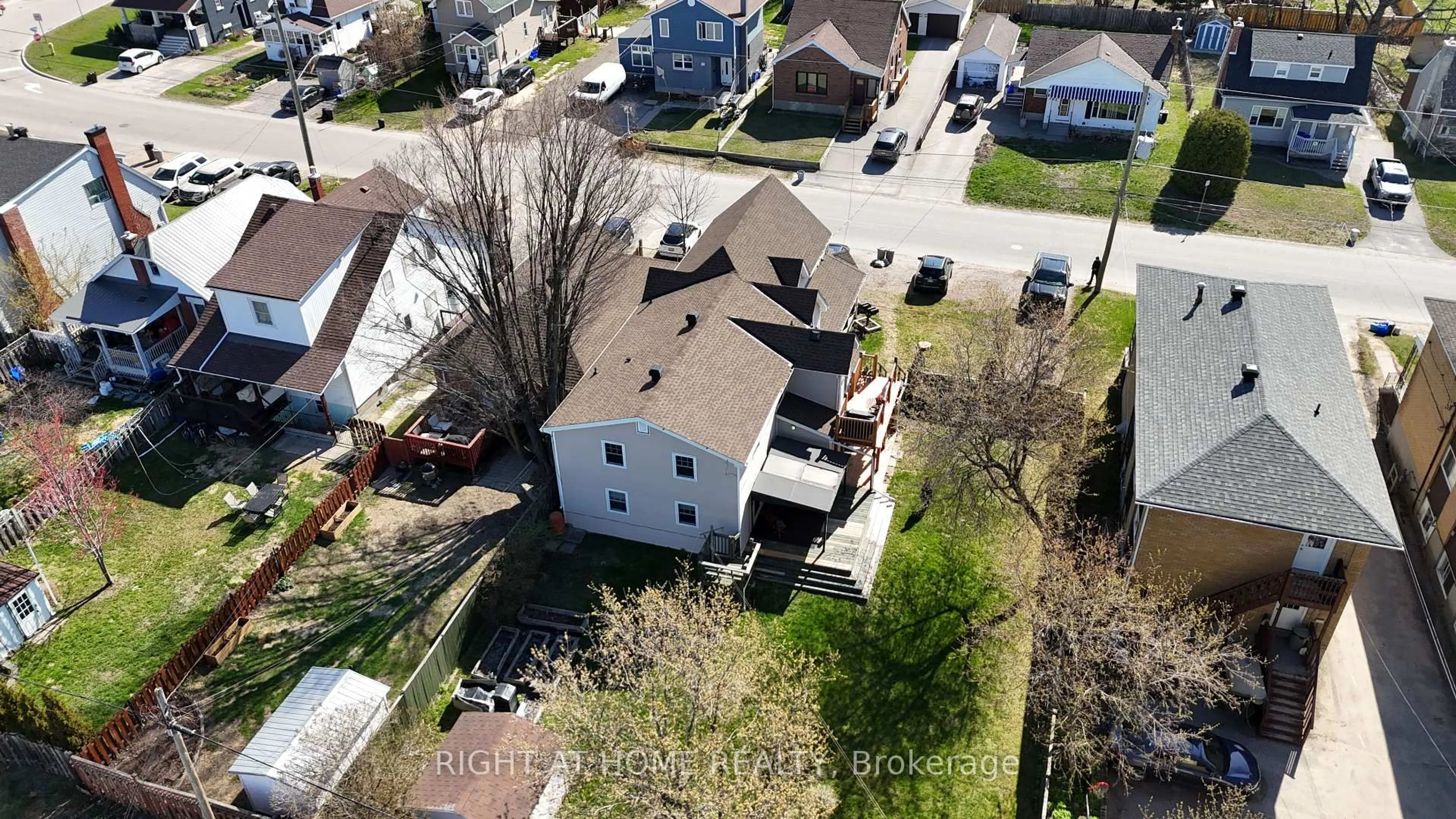 A pic from outside/outdoor area/front of a property/back of a property/a pic from drone, street for 251 Victoria St, North Bay Ontario P1B 6B6