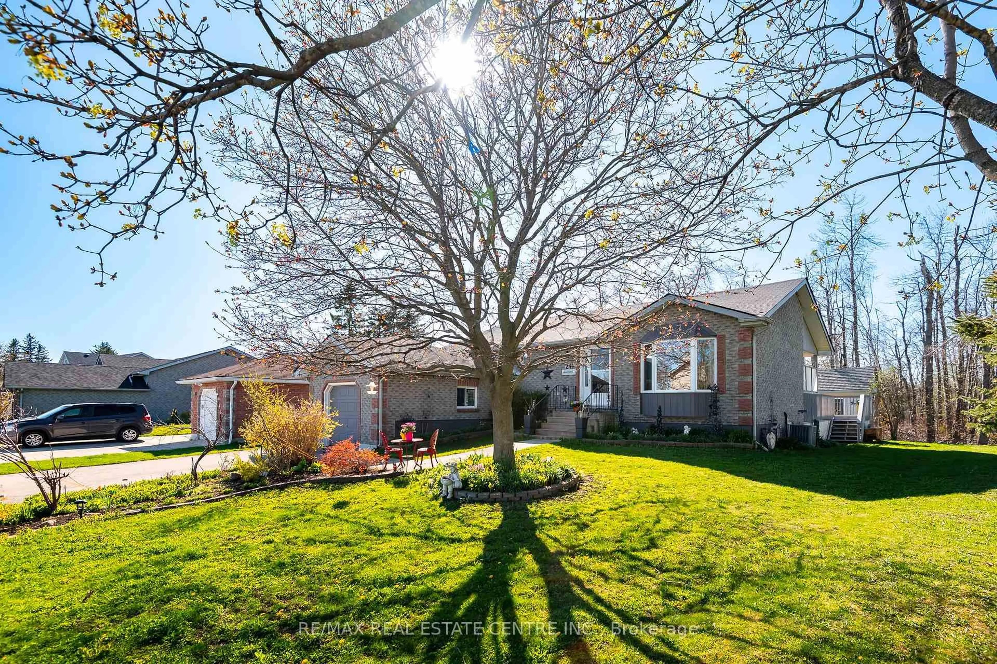 A pic from outside/outdoor area/front of a property/back of a property/a pic from drone, street for 24 Wilson Cres, Southgate Ontario N0C 1B0