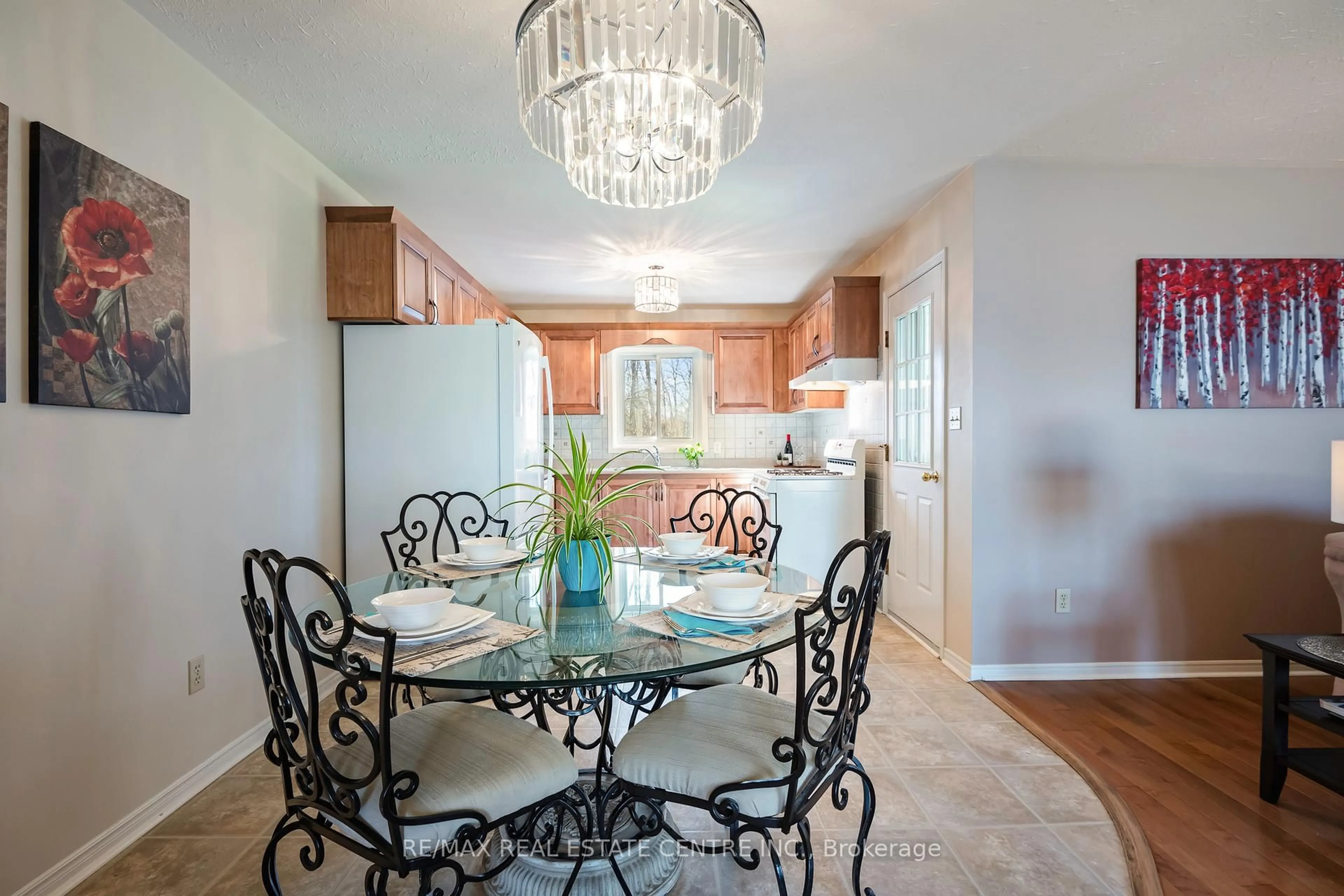 Dining room, ceramic/tile floor for 24 Wilson Cres, Southgate Ontario N0C 1B0