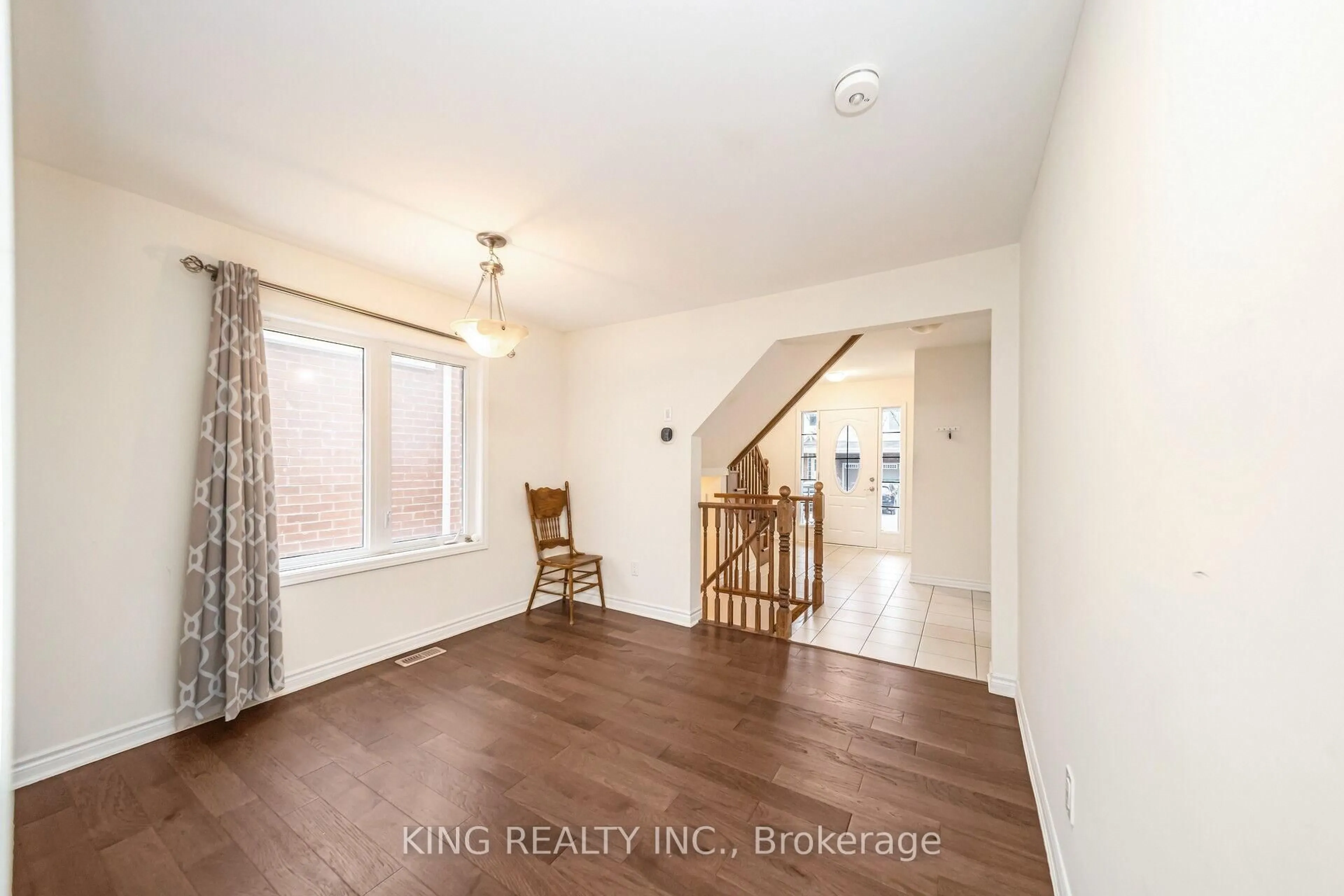 A pic of a room for 8 Pointer St, Cambridge Ontario N3E 0B3