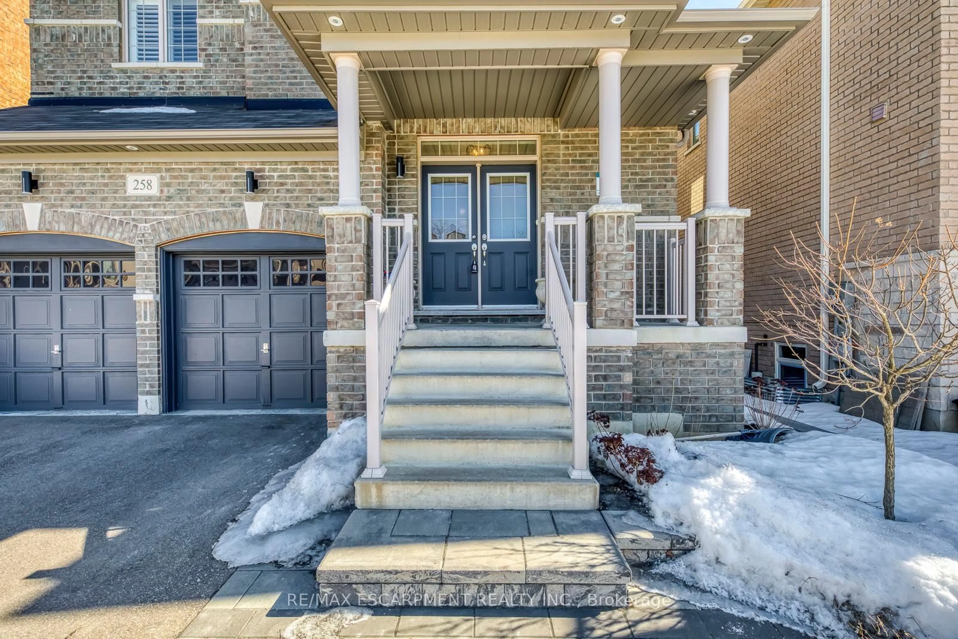 Unknown for 258 Humphrey St, Hamilton Ontario L8B 1X4