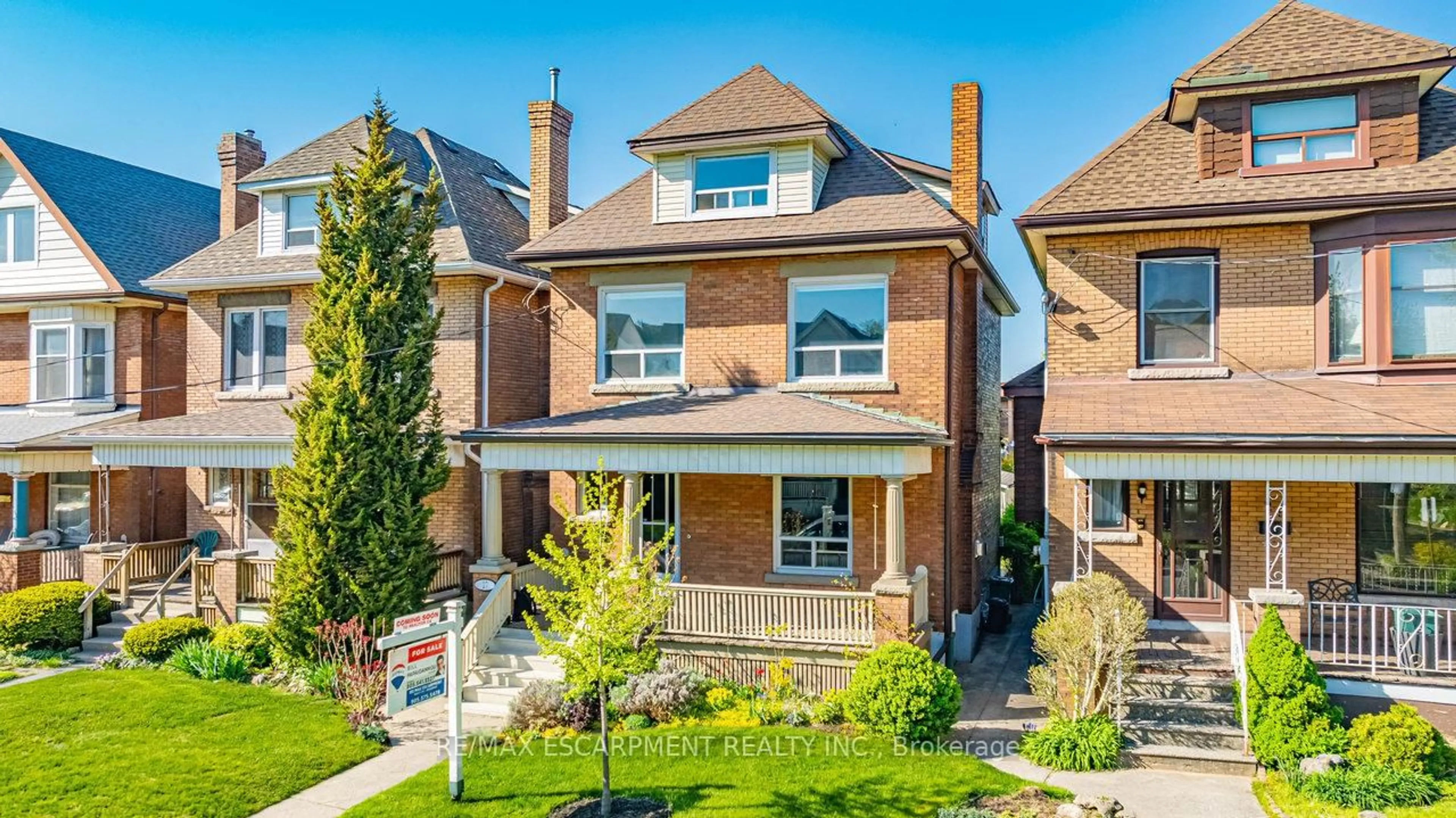 Home with brick exterior material, street for 27 Elm St, Hamilton Ontario L8M 1Y2