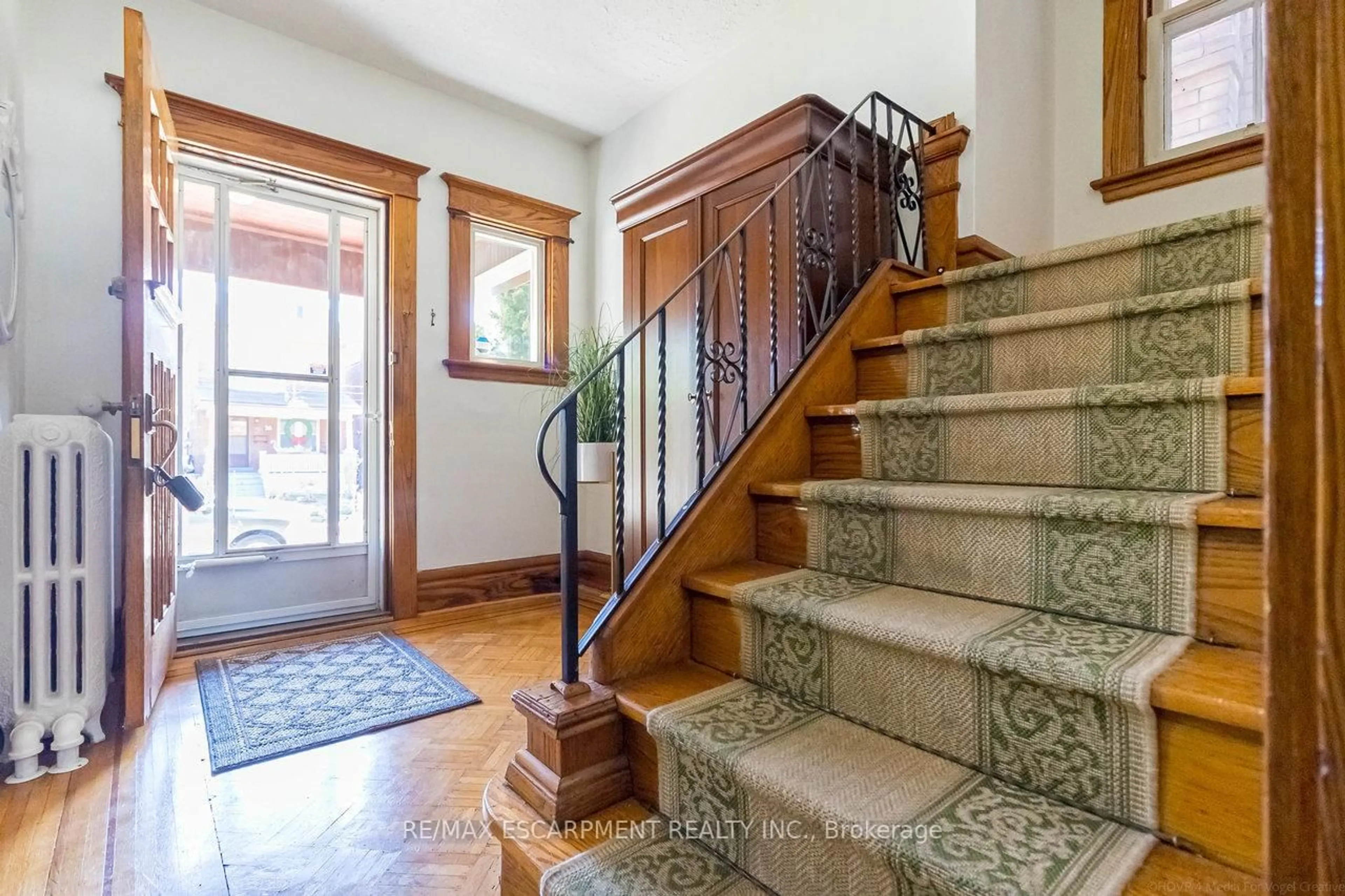 Unknown for 27 Elm St, Hamilton Ontario L8M 1Y2