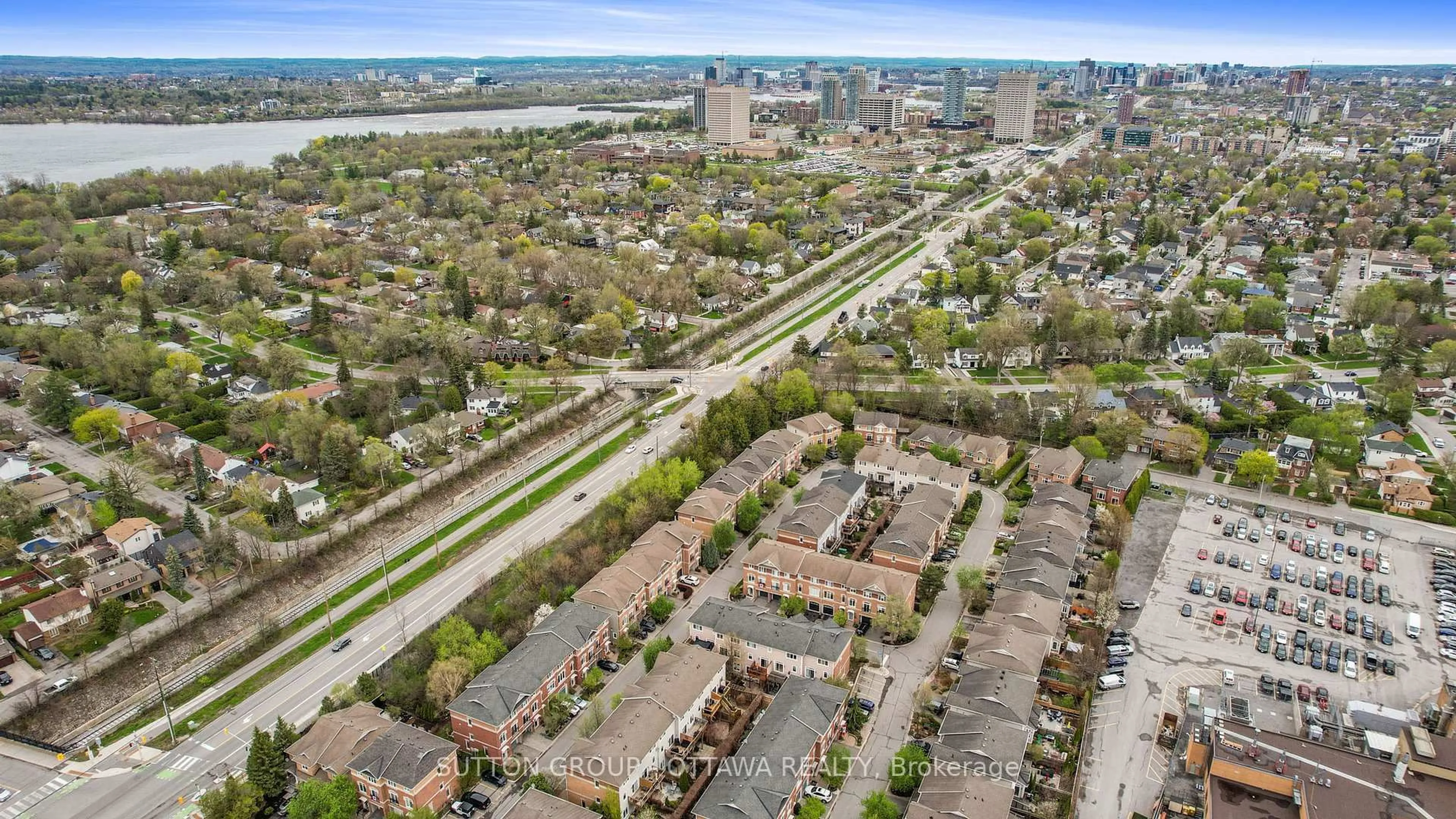 A pic from outside/outdoor area/front of a property/back of a property/a pic from drone, city buildings view from balcony for 230 West Village Private, Ottawa Ontario K1Z 1E4