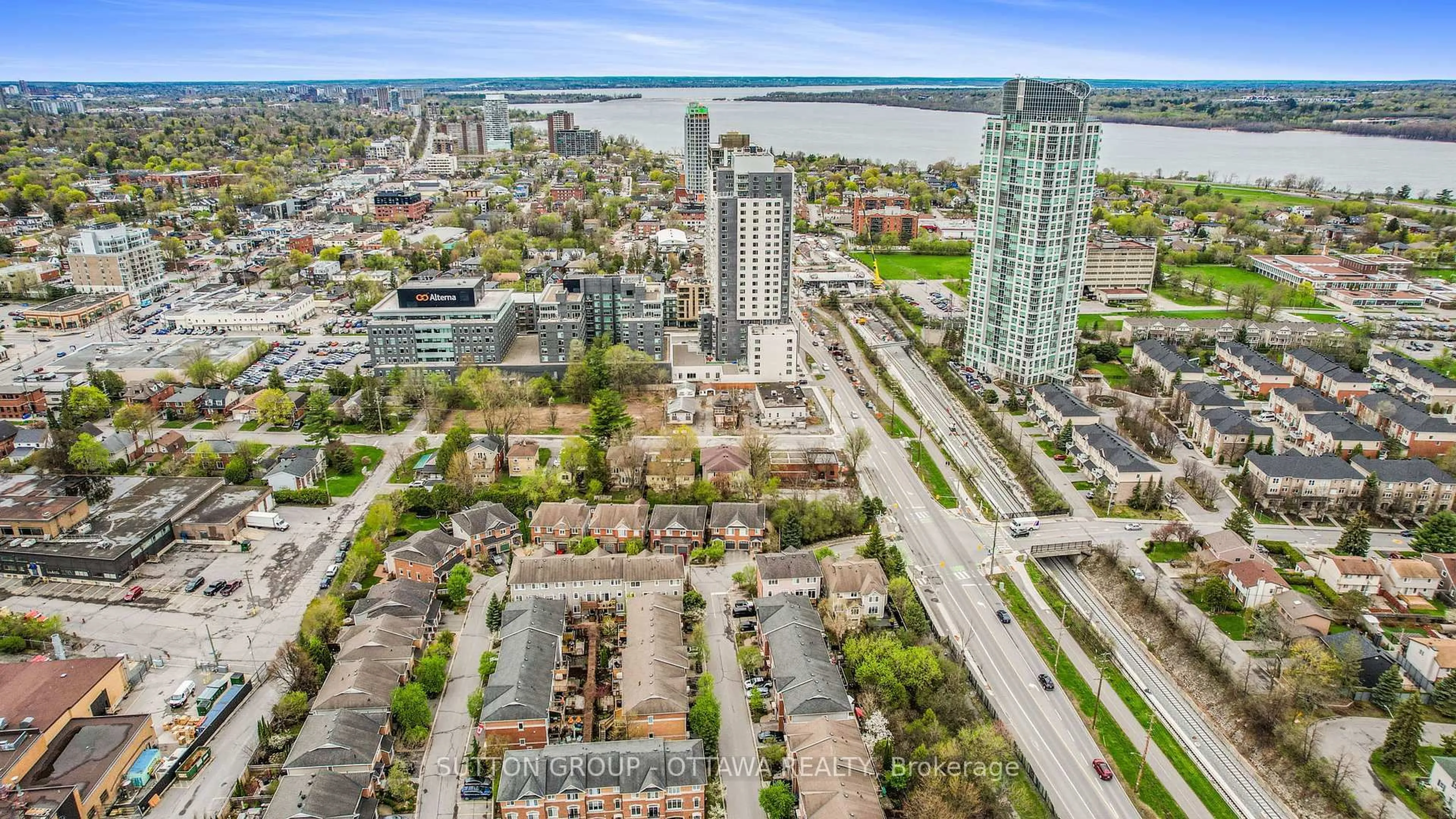 A pic from outside/outdoor area/front of a property/back of a property/a pic from drone, city buildings view from balcony for 230 West Village Private, Ottawa Ontario K1Z 1E4