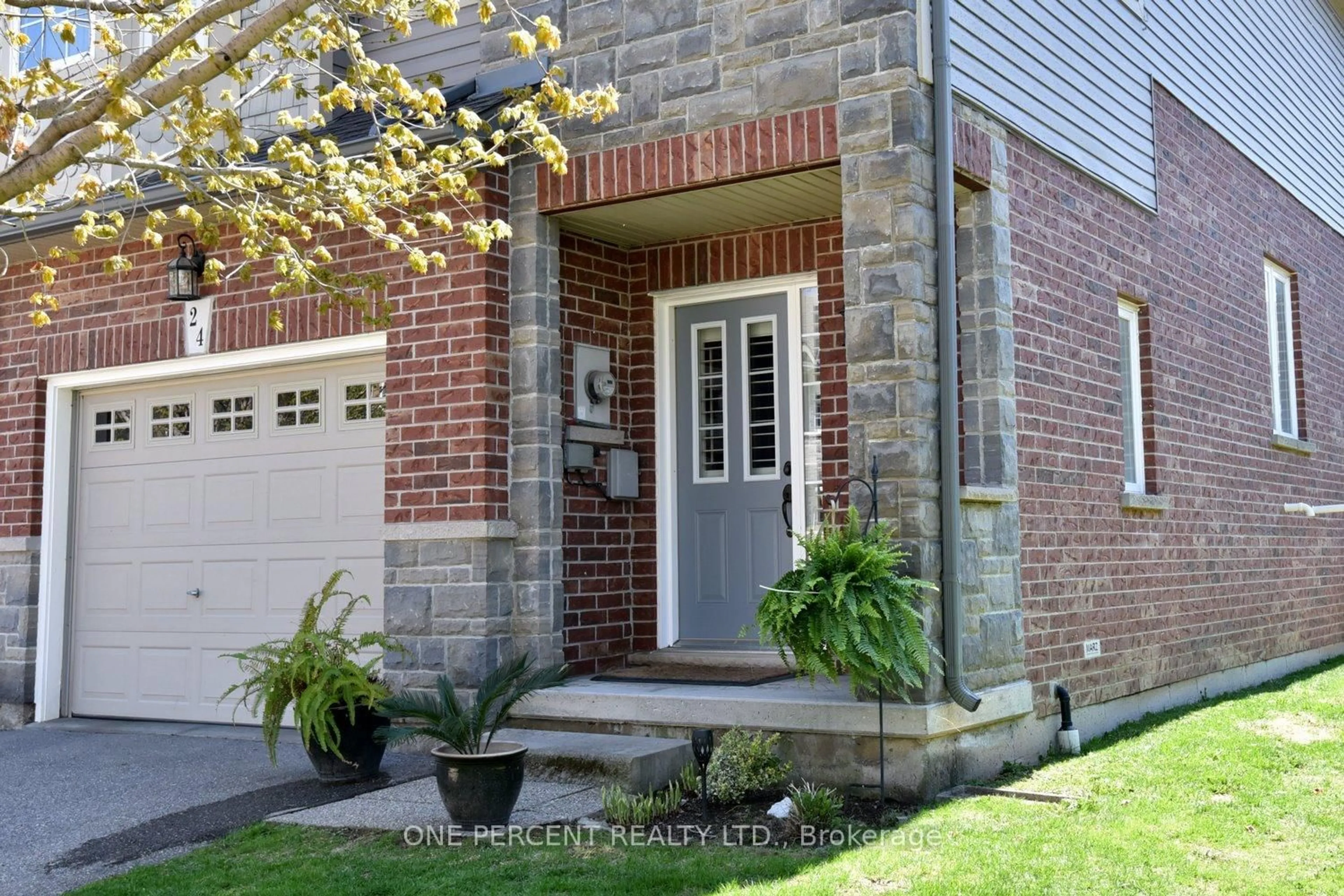 Home with brick exterior material, street for 40 Dartmouth Gate #24, Hamilton Ontario L8E 0C4