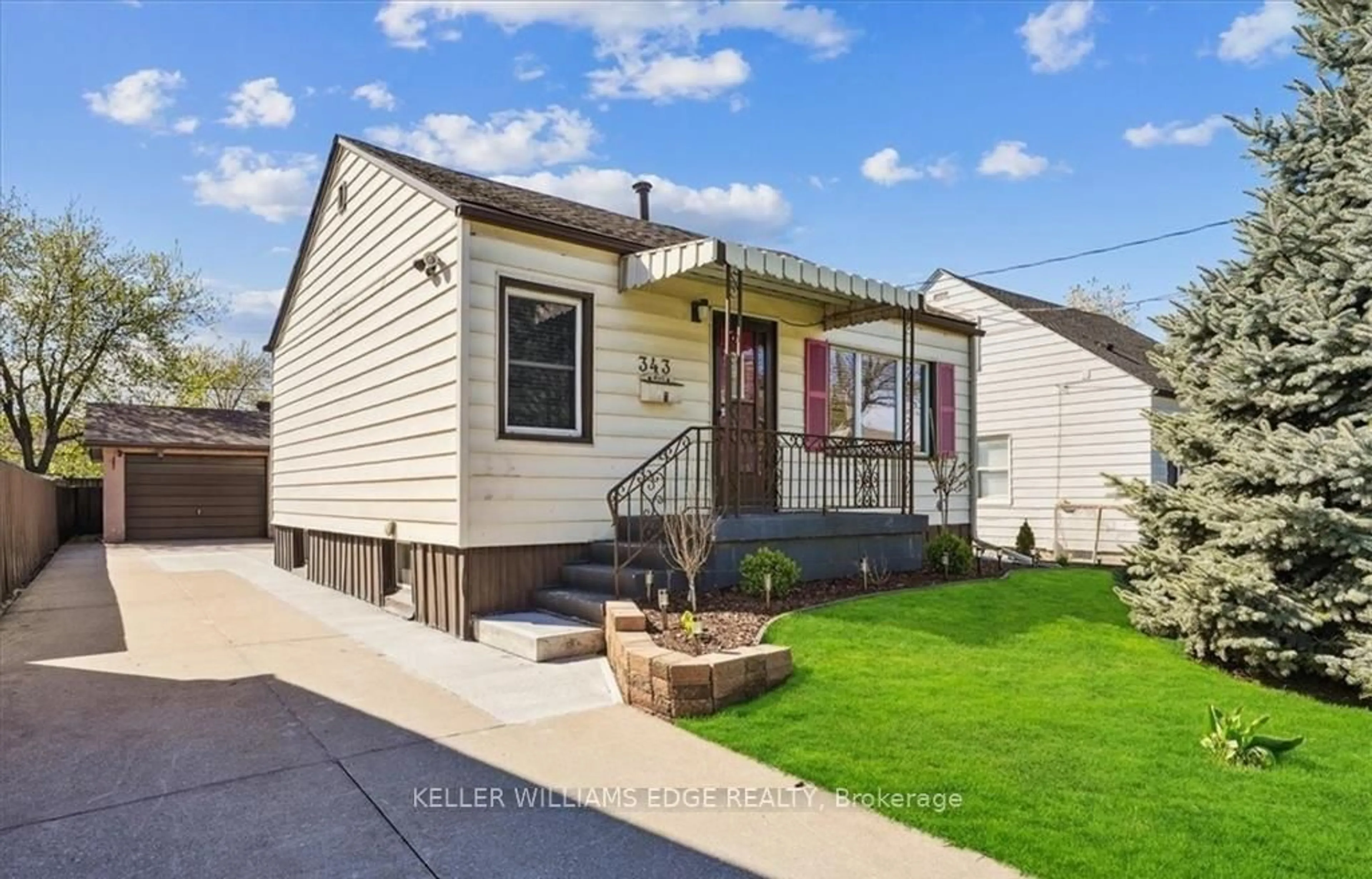 Home with vinyl exterior material, street for 343 Weir St, Hamilton Ontario L8H 5G6