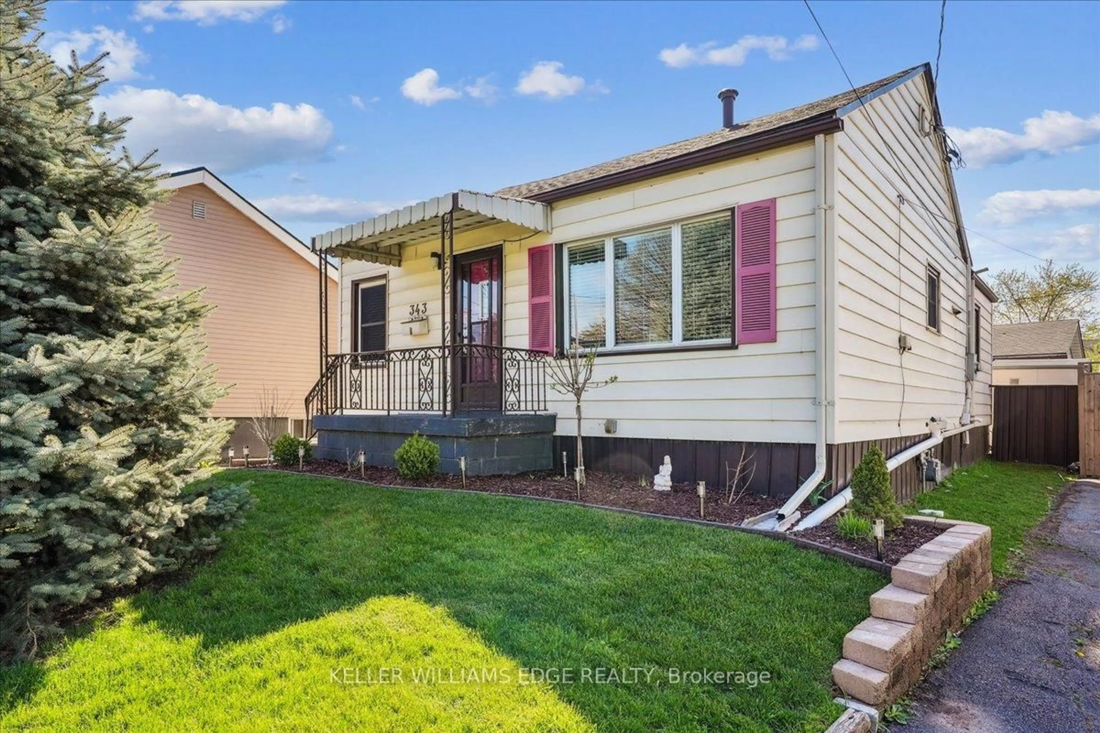 Home with vinyl exterior material, street for 343 Weir St, Hamilton Ontario L8H 5G6