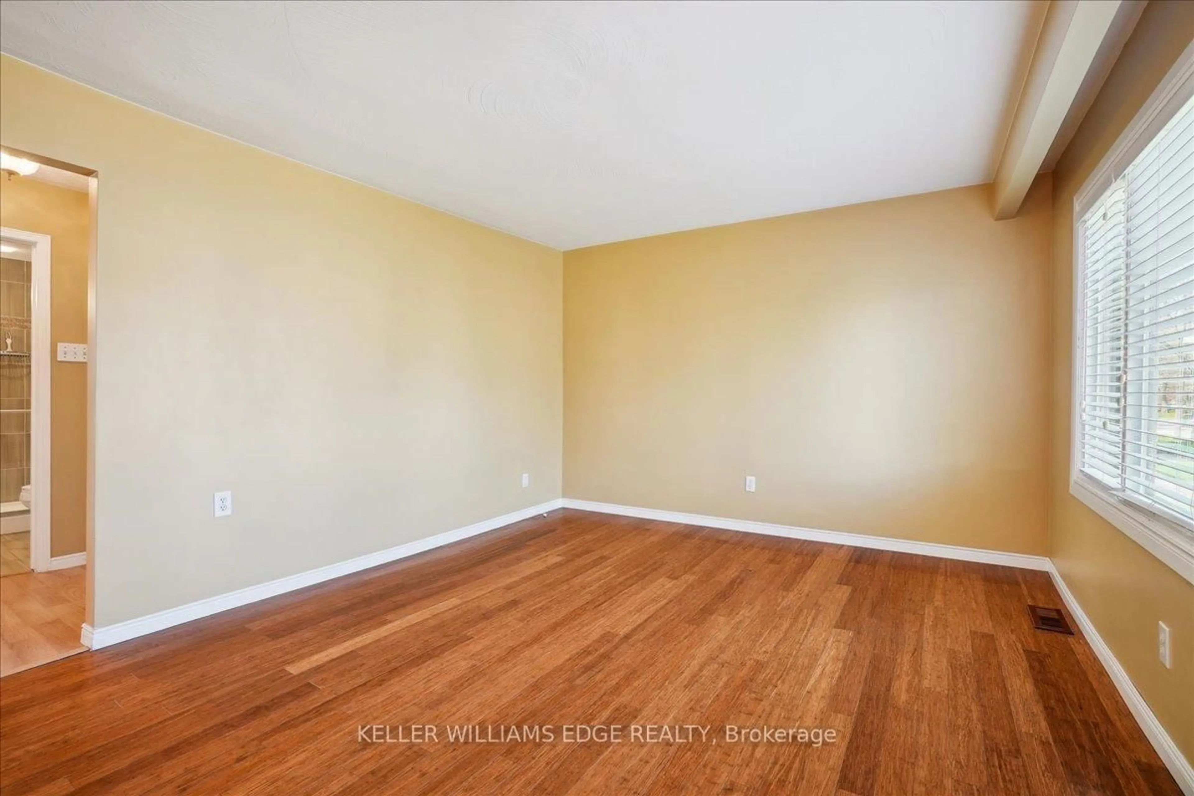 A pic of a room for 343 Weir St, Hamilton Ontario L8H 5G6