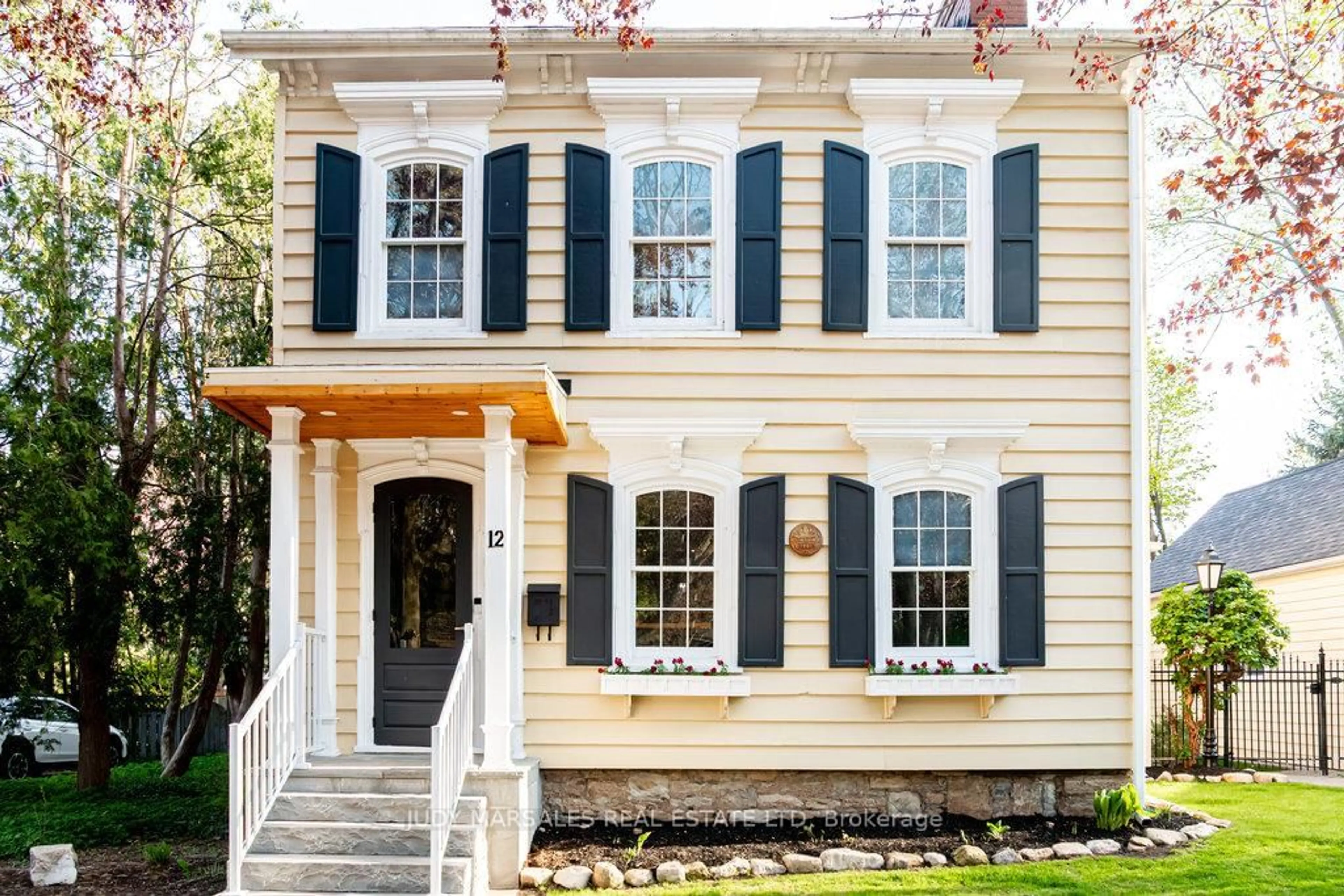 Home with vinyl exterior material, street for 12 Park St, Hamilton Ontario L9H 1C7