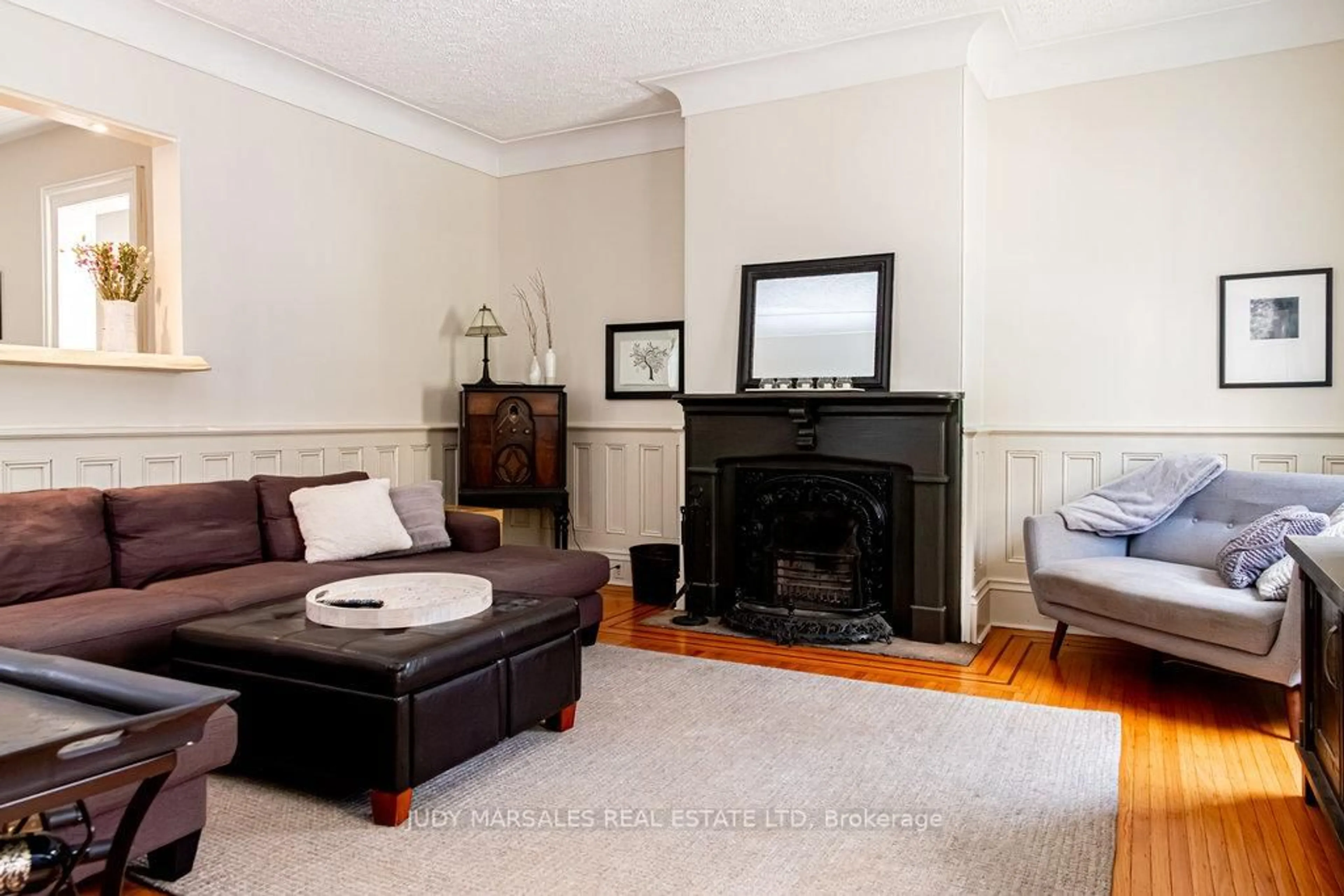 Living room with furniture, unknown for 12 Park St, Hamilton Ontario L9H 1C7